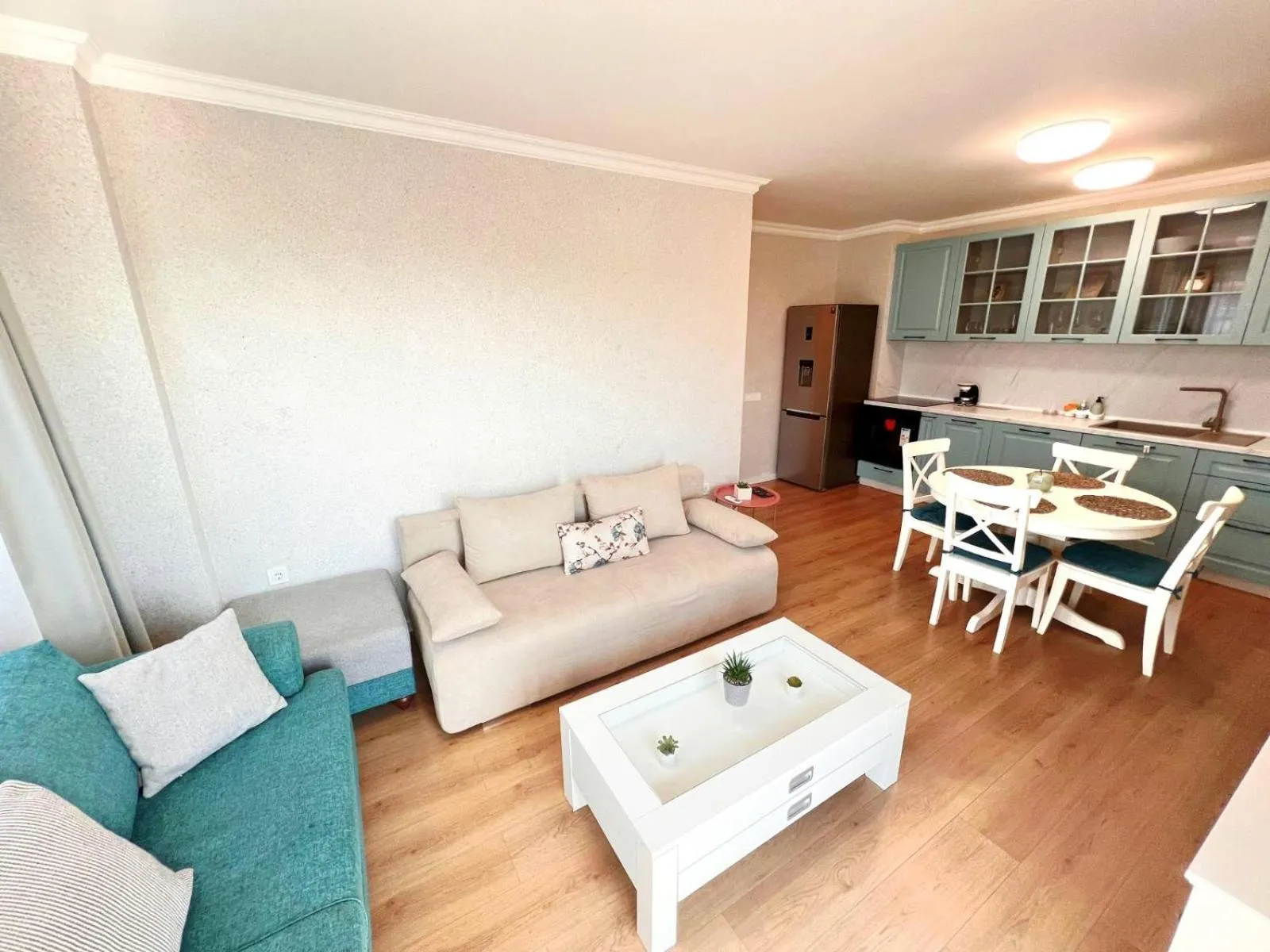 Communal lounge/ TV room in PAPAYA APARTMENTS