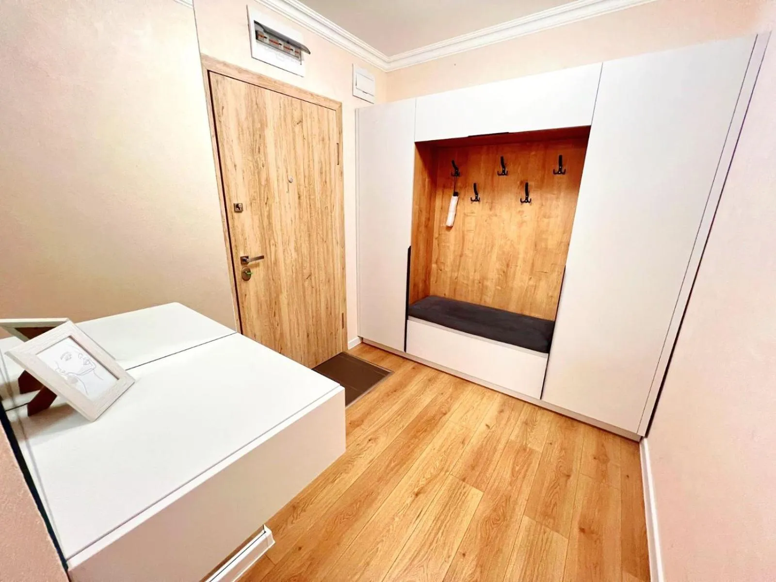 wardrobe, Bed in PAPAYA APARTMENTS