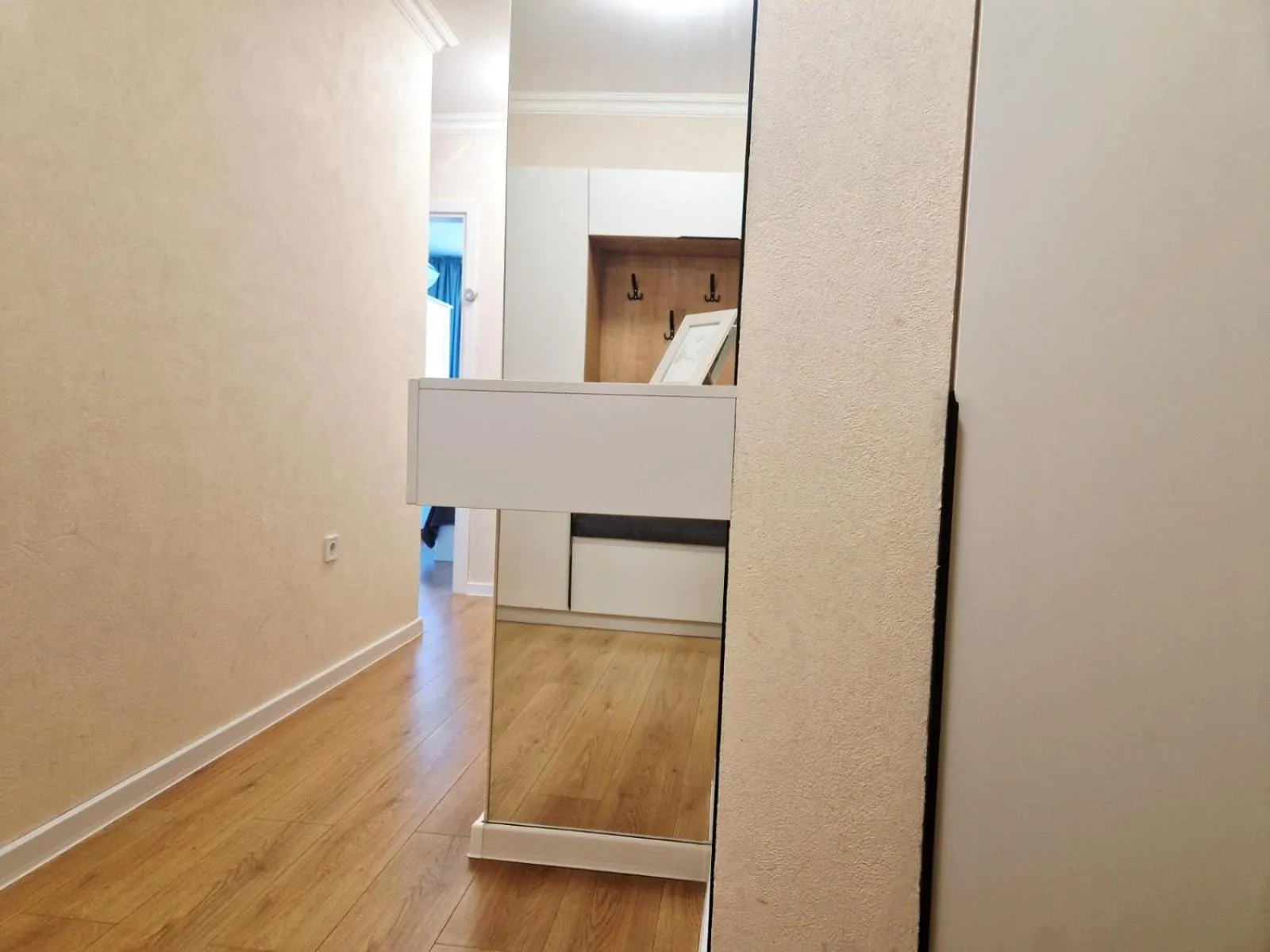 wardrobe, Bed in PAPAYA APARTMENTS