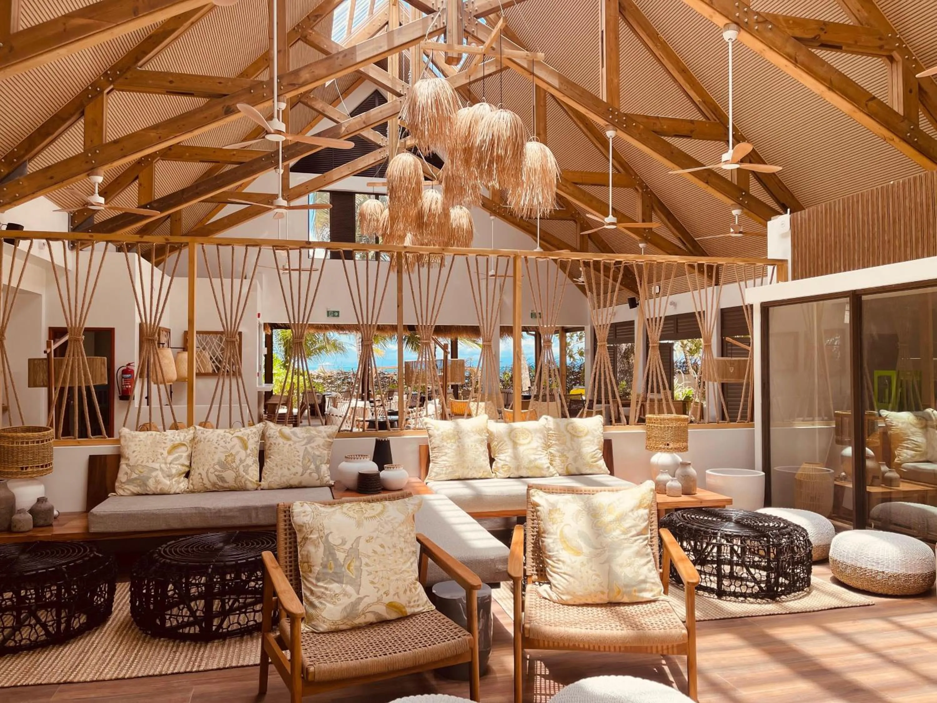 Lounge or bar in Indian Ocean Lodge
