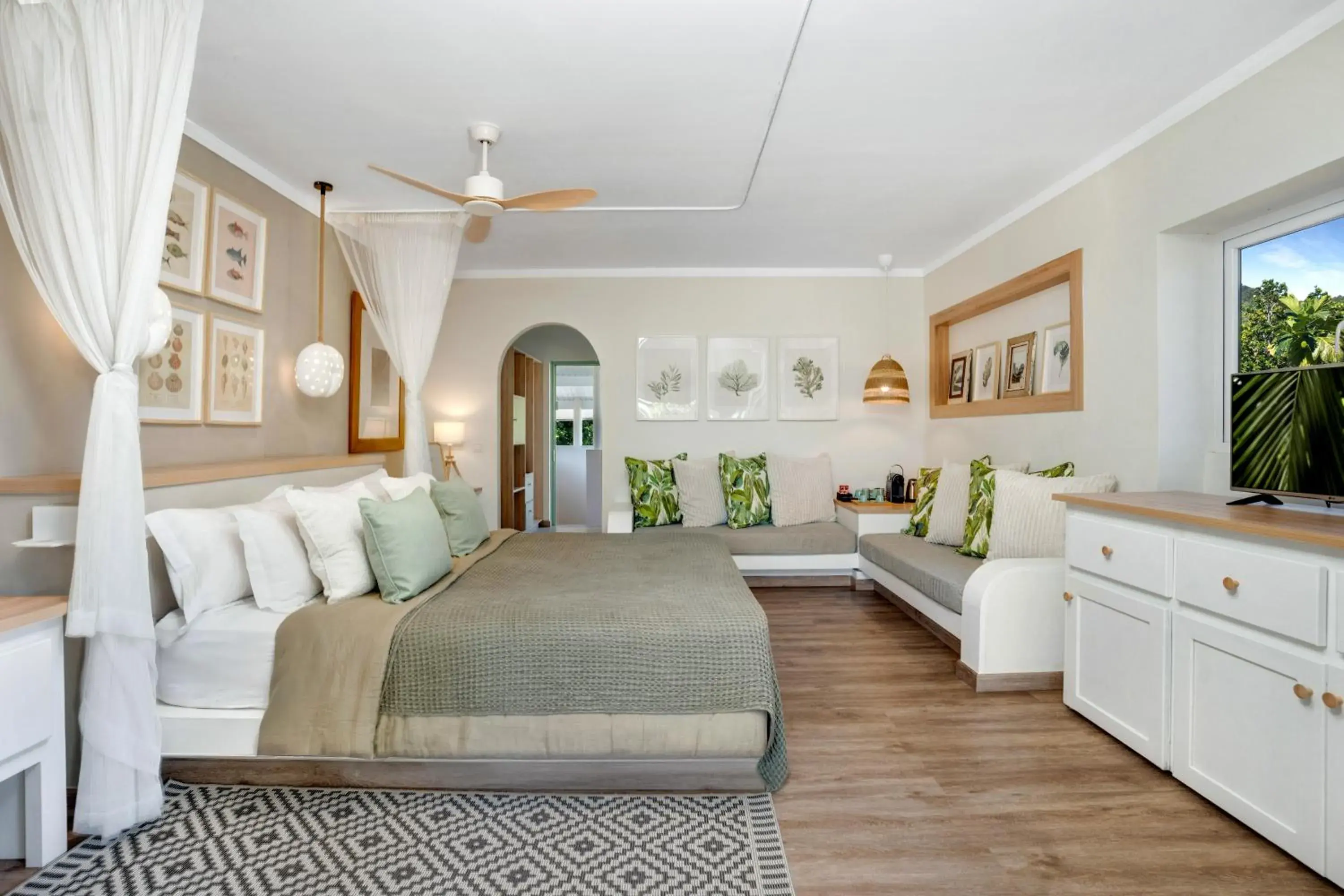 Photo of the whole room, Bed in Indian Ocean Lodge Photo of the whole room, Bed in Indian Ocean Lodge