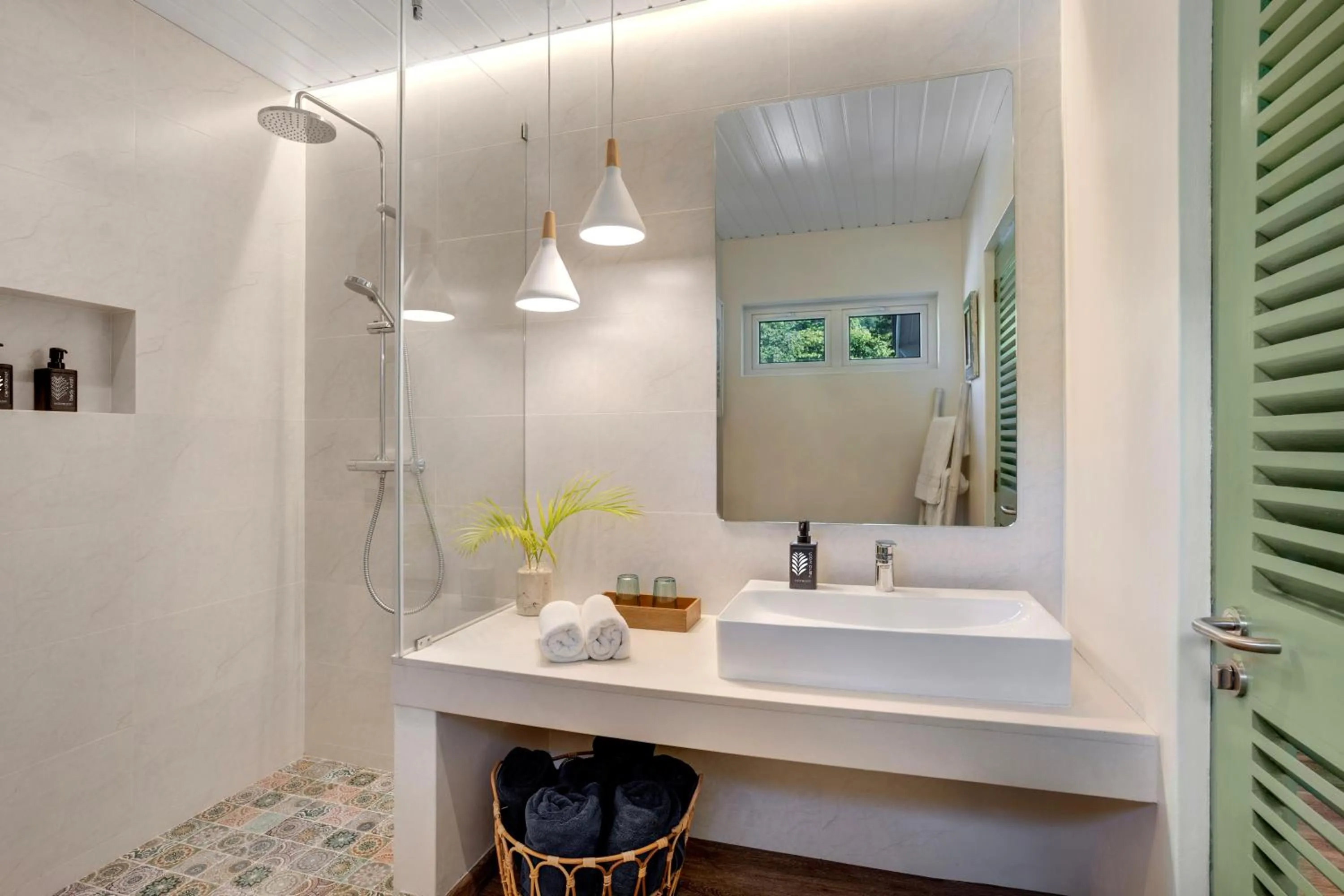 Shower in Indian Ocean Lodge