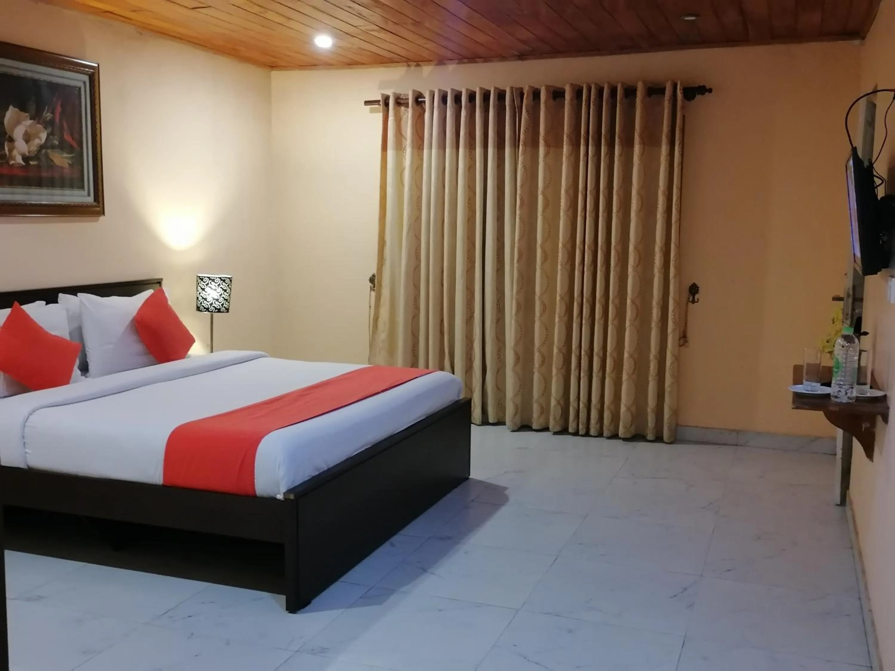 Bed in Maha Royal Hotel