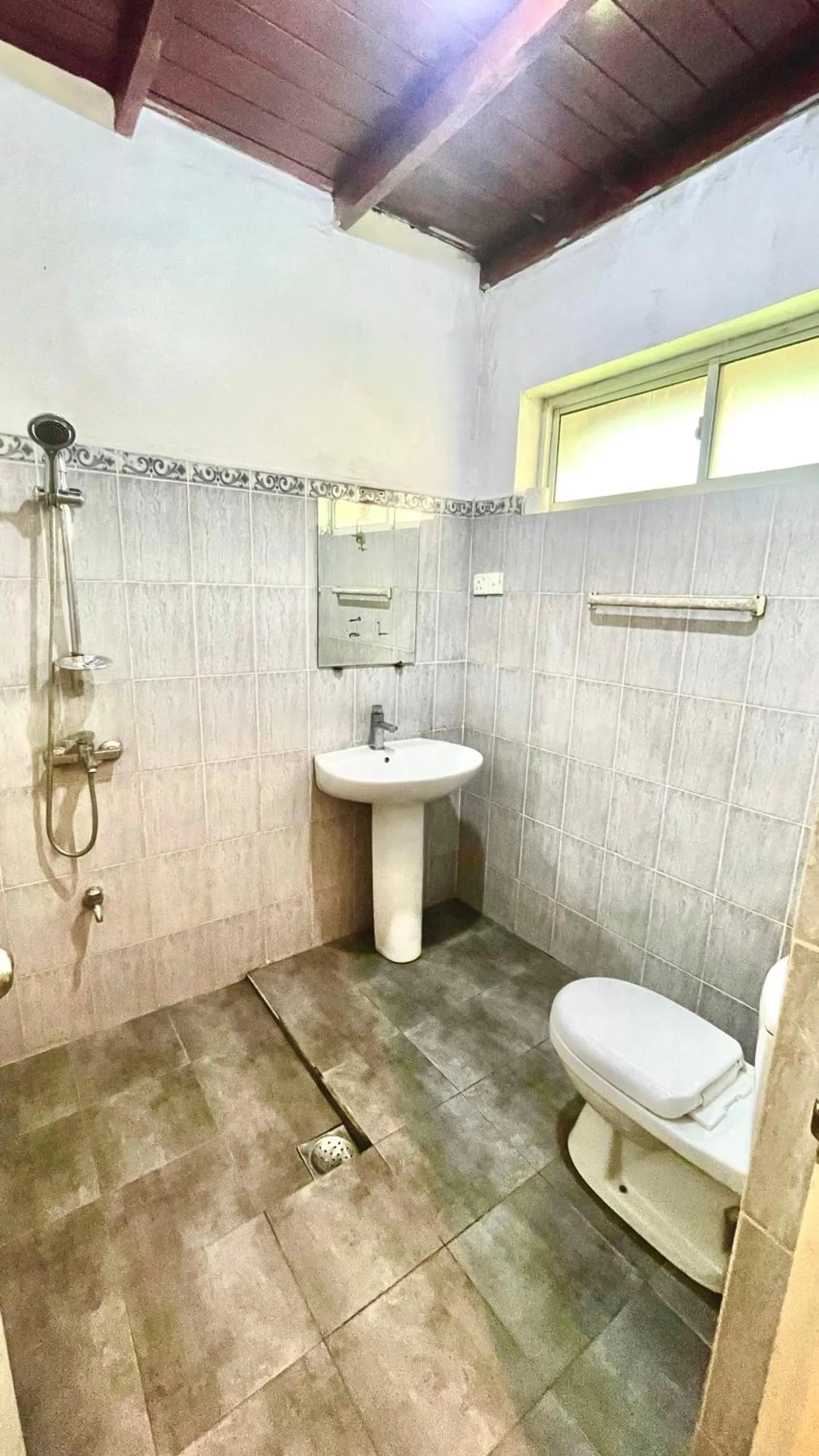 Bathroom in Maha Royal Hotel