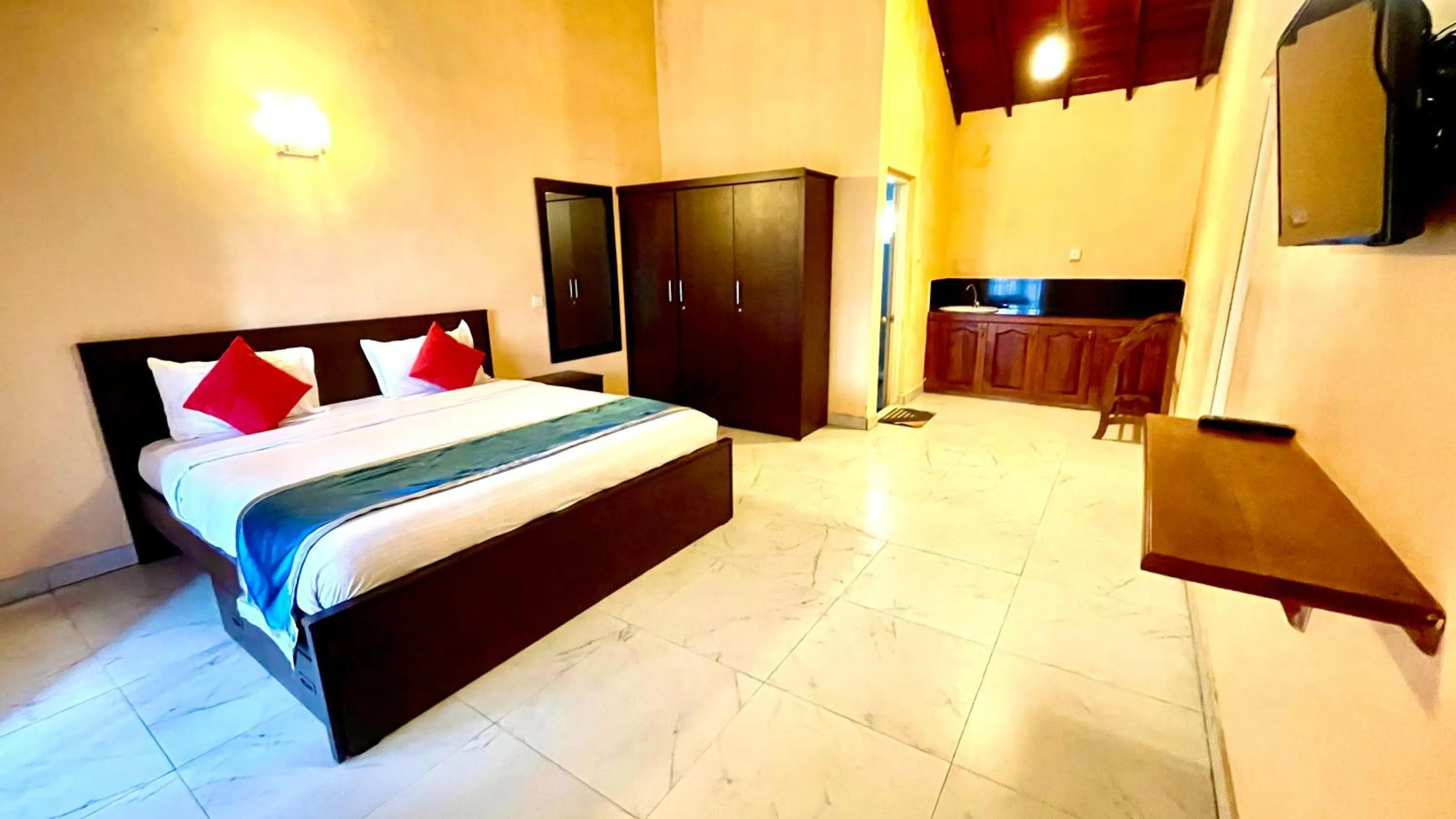 Bed in Maha Royal Hotel