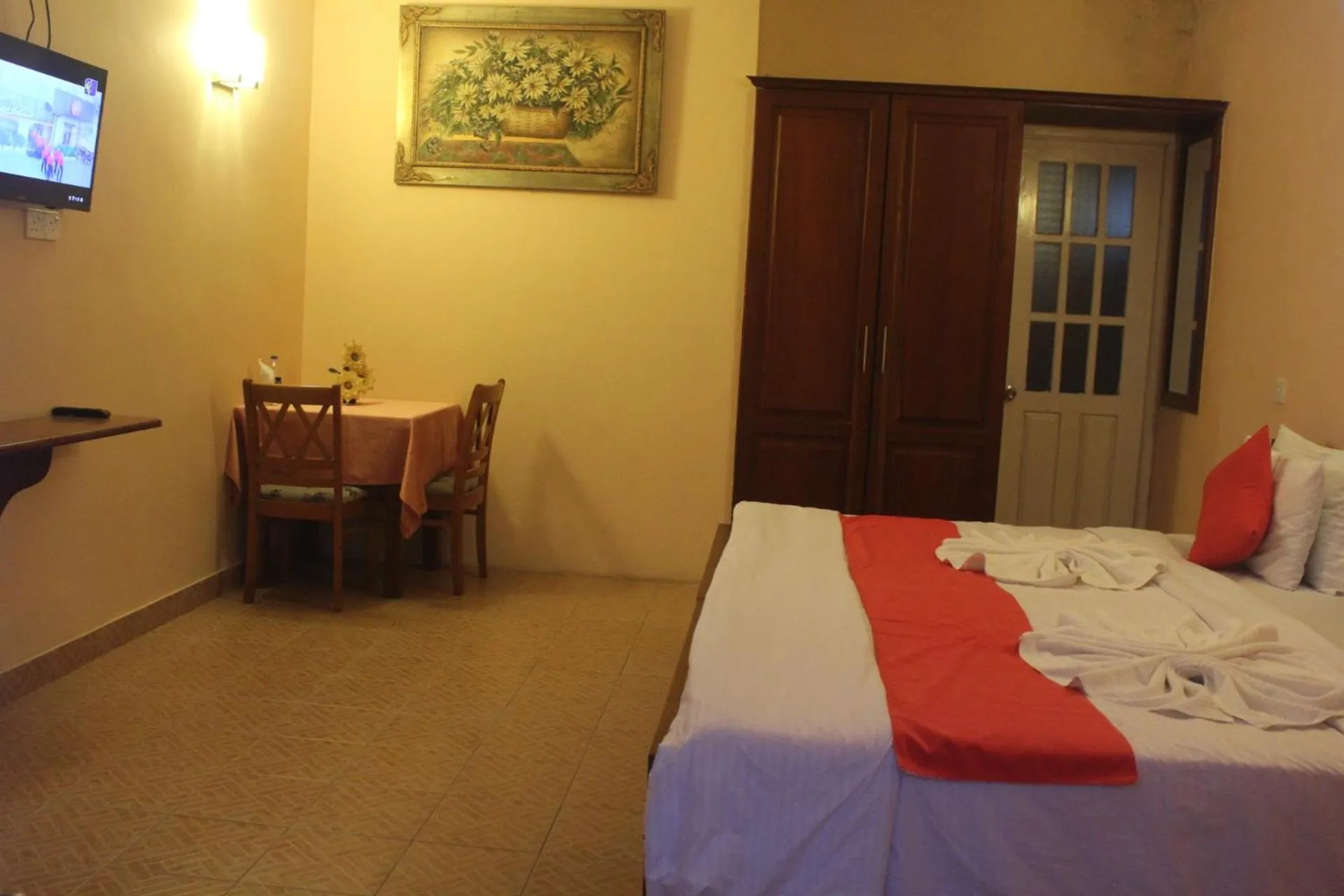 Bed in Maha Royal Hotel