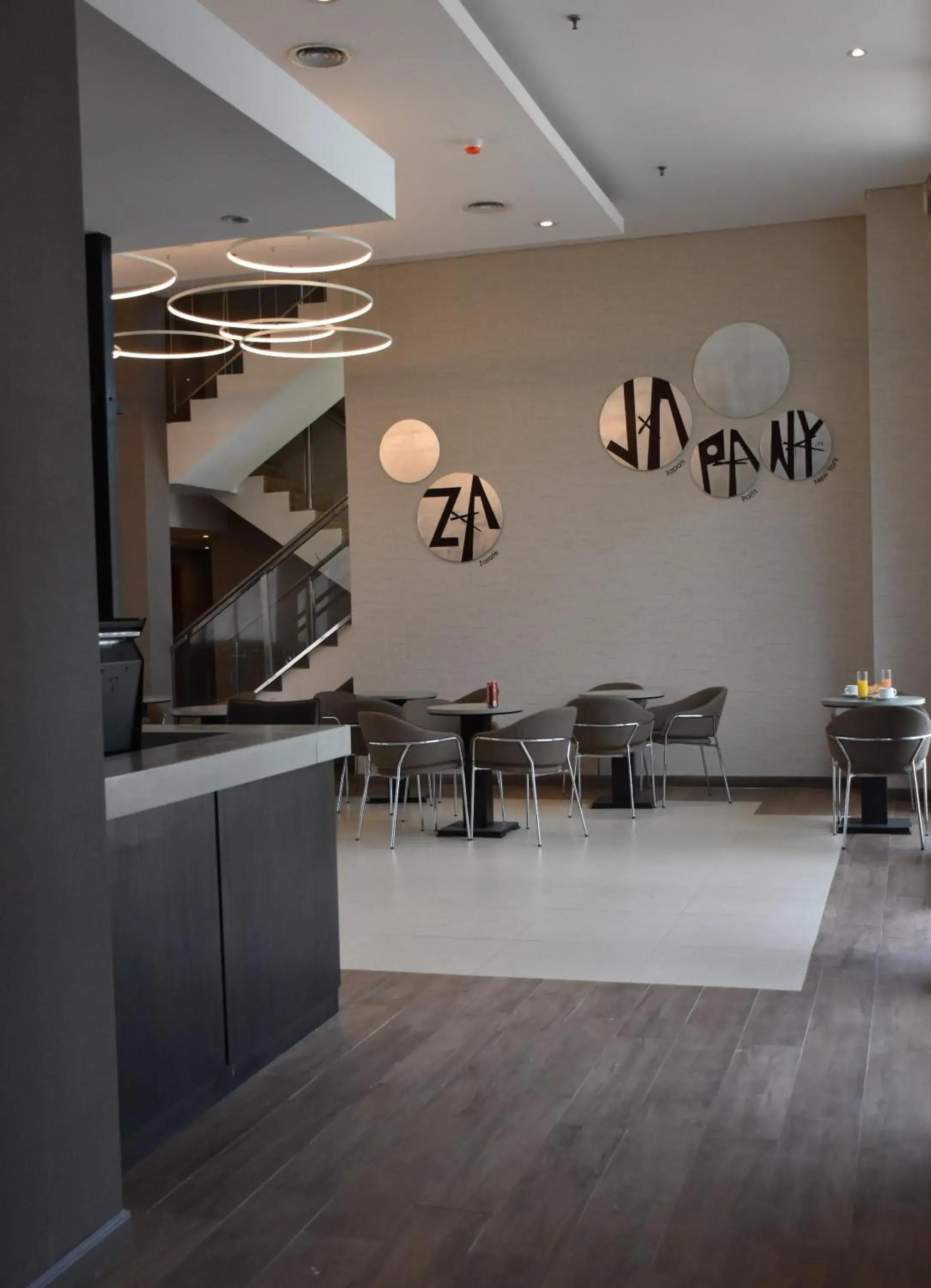 Lounge or bar in Days Inn Zarate Lounge or bar in Days Inn Zarate