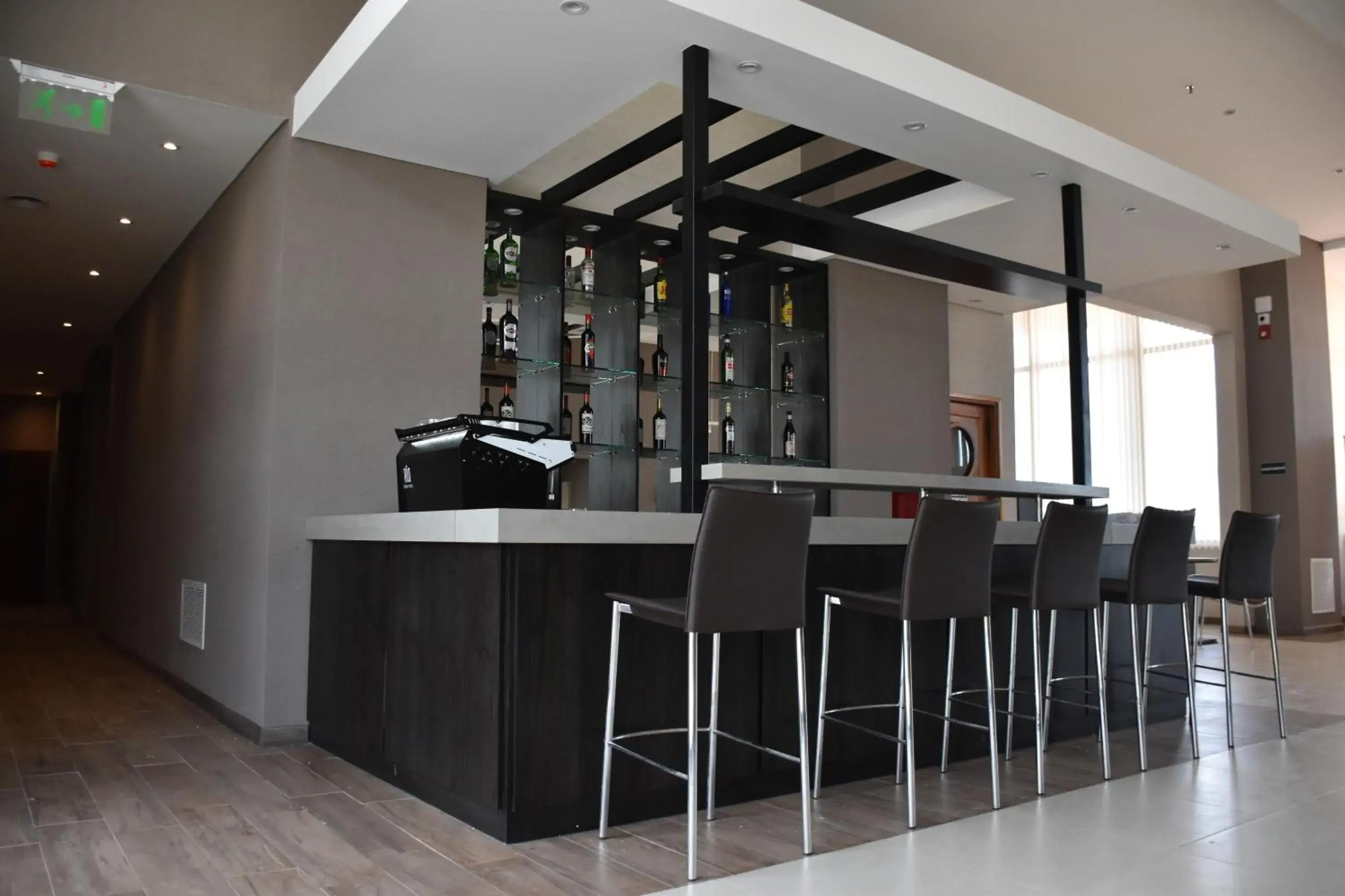 Lounge or bar in Days Inn Zarate Lounge or bar in Days Inn Zarate