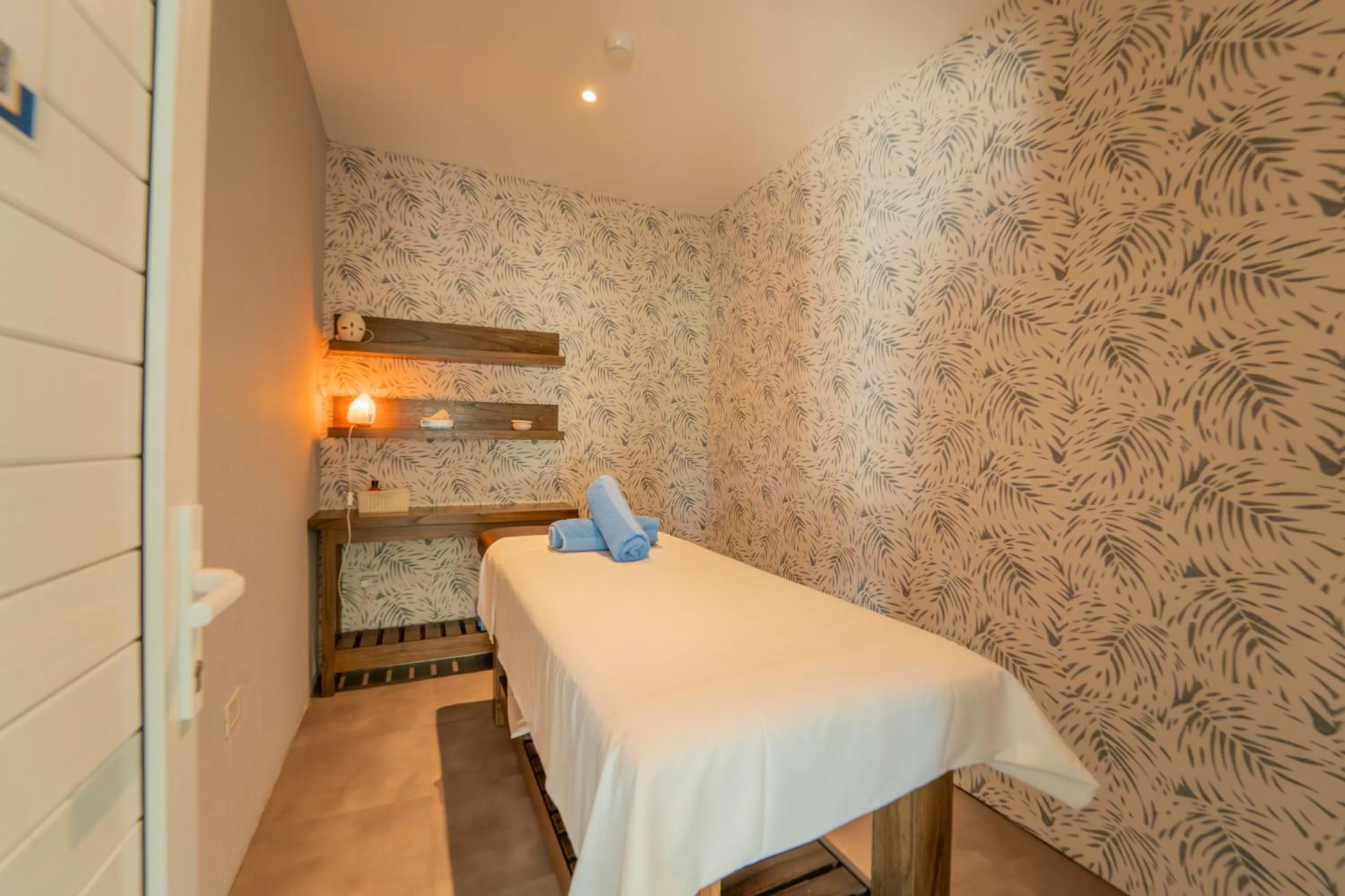 Bed in Days Inn Zarate