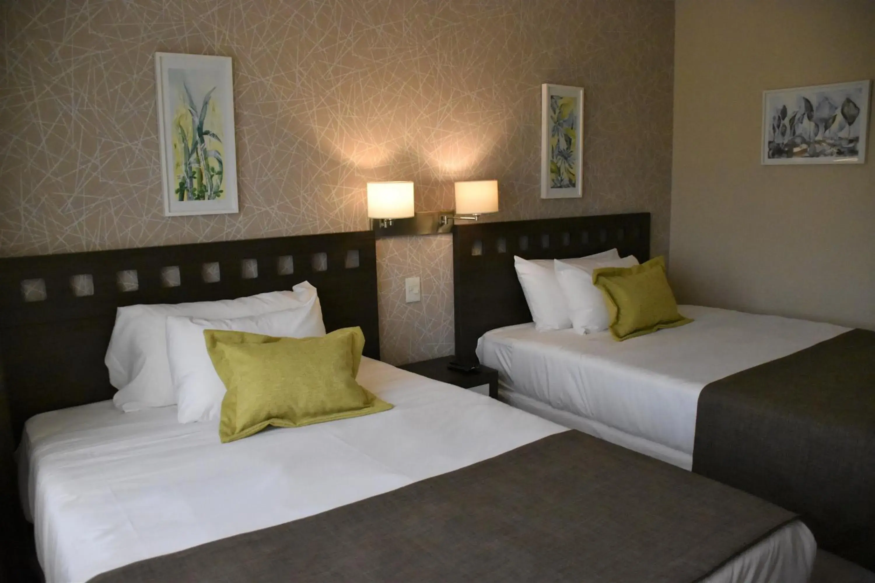 Bed in Days Inn Zarate Bed in Days Inn Zarate