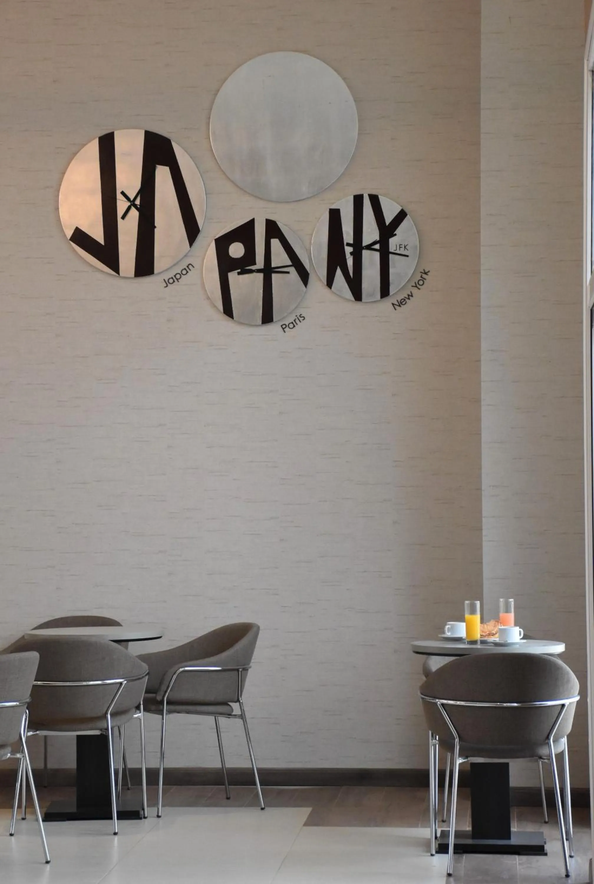 Restaurant/places to eat in Days Inn Zarate