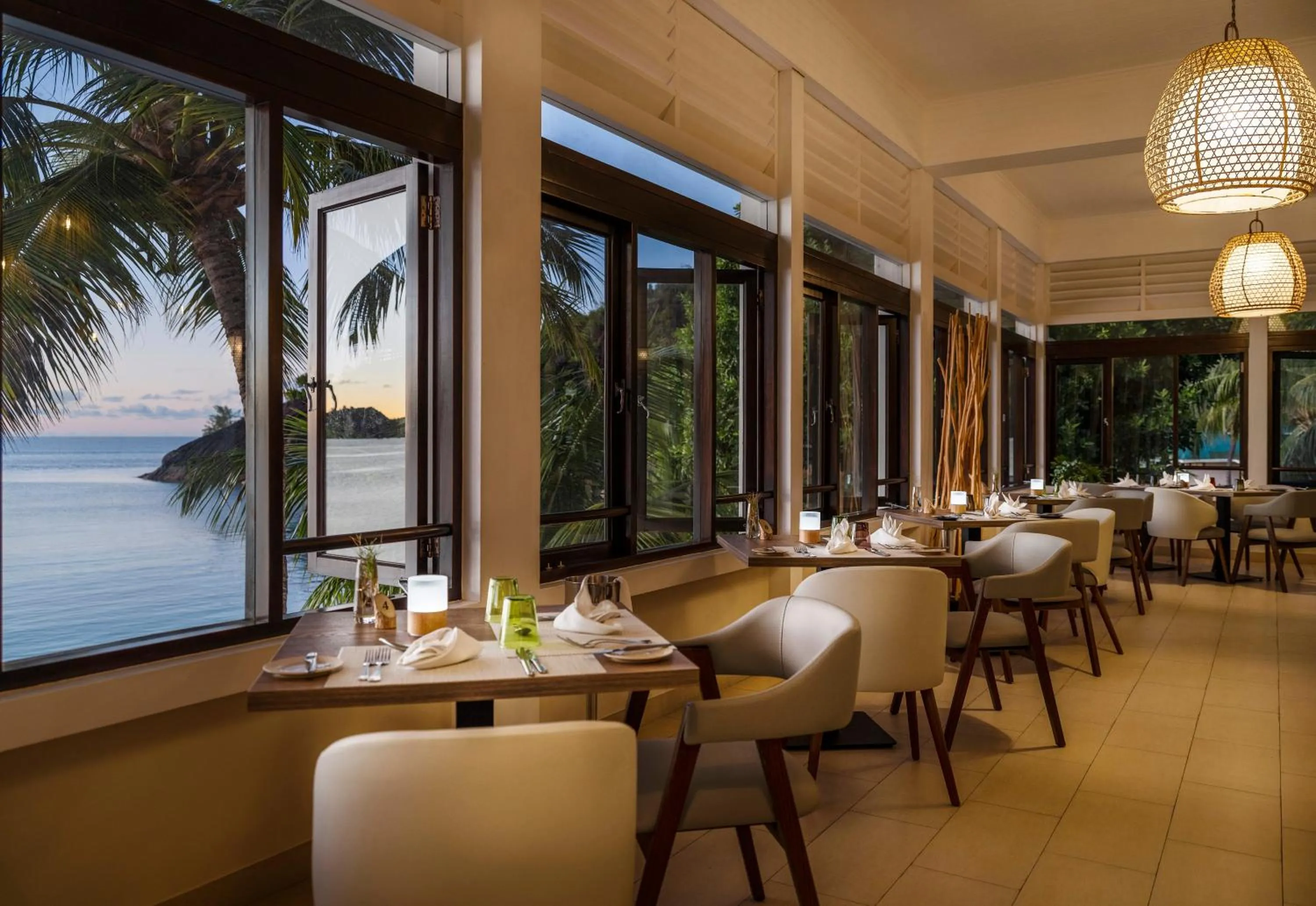 Restaurant/places to eat in Hotel L'Archipel