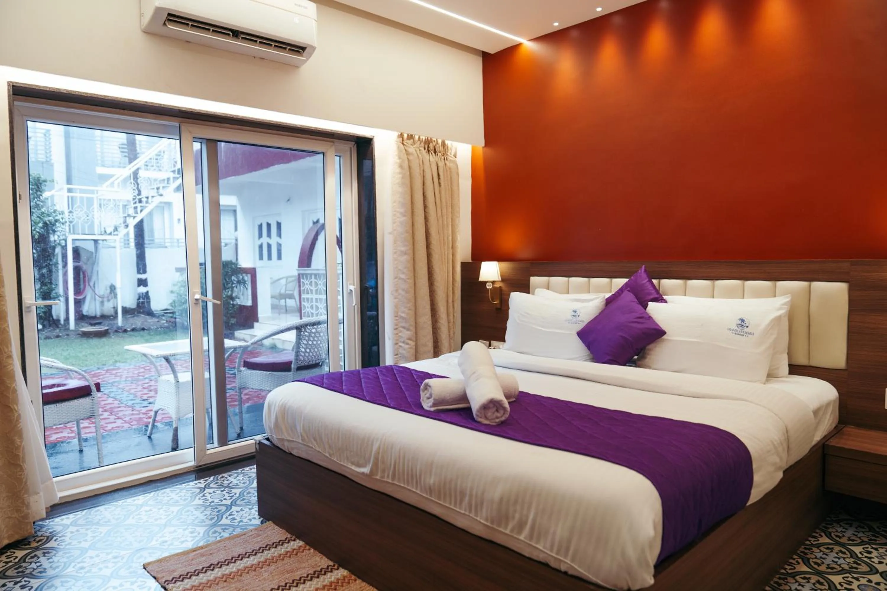 Photo of the whole room, Bed in Grande Ave Maria Resort