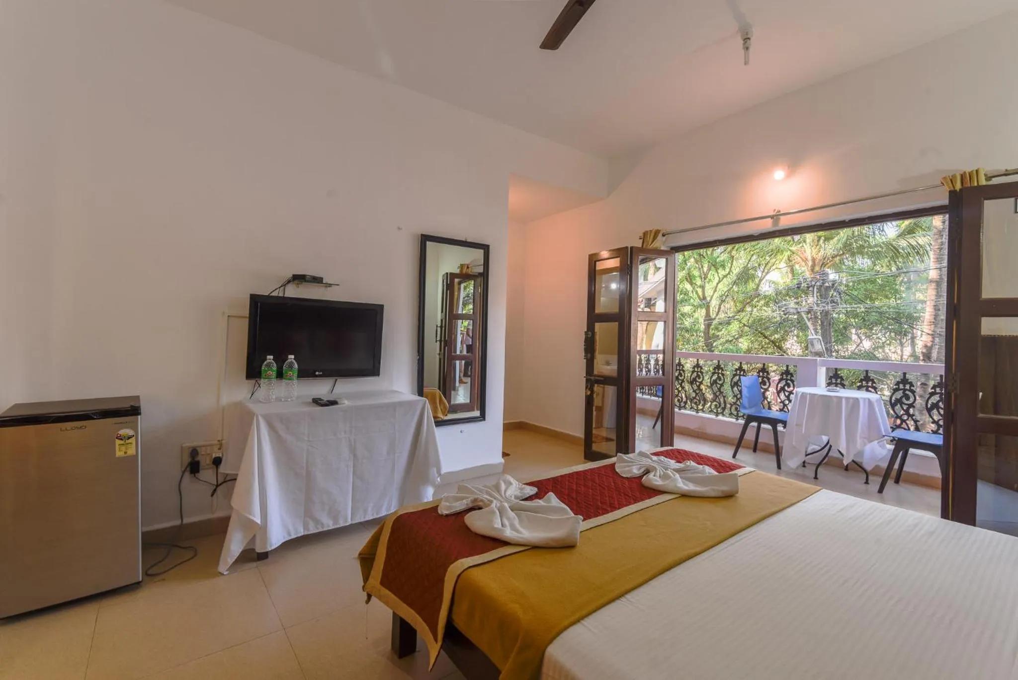 Balcony/Terrace, Bed in Grande Ave Maria Resort