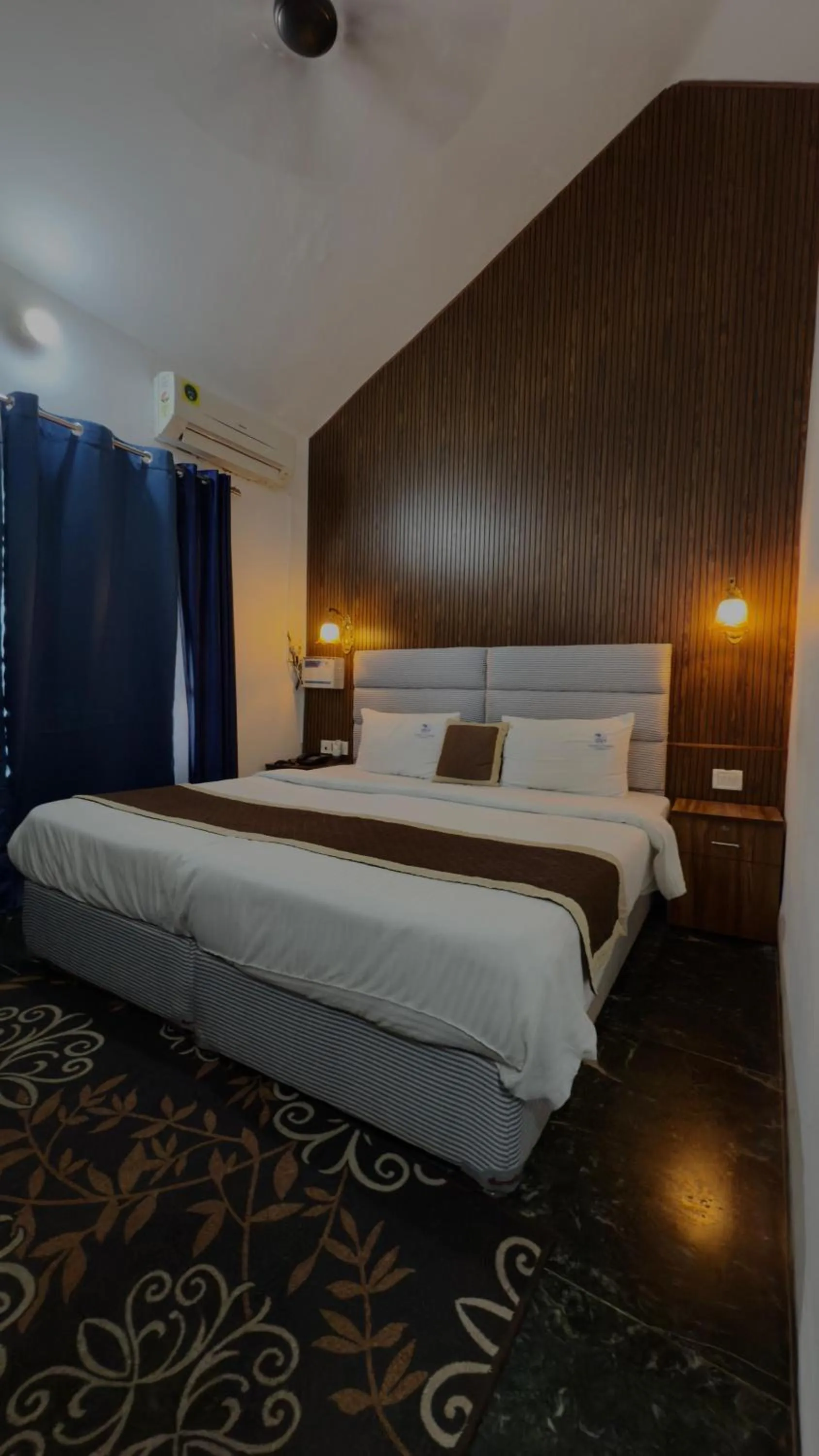 Bedroom, Bed in Grande Ave Maria Resort