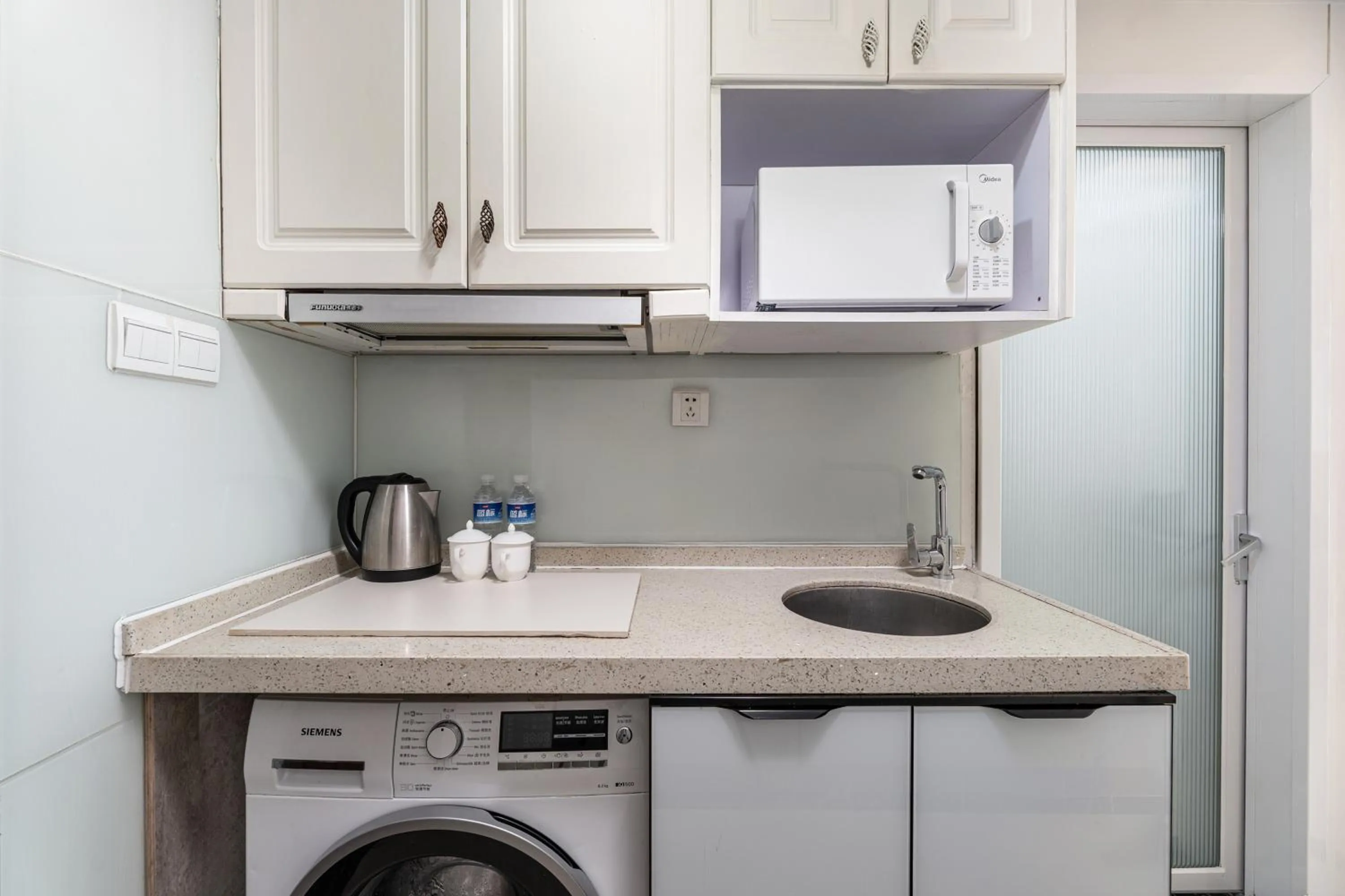 Grand Continental Apartment