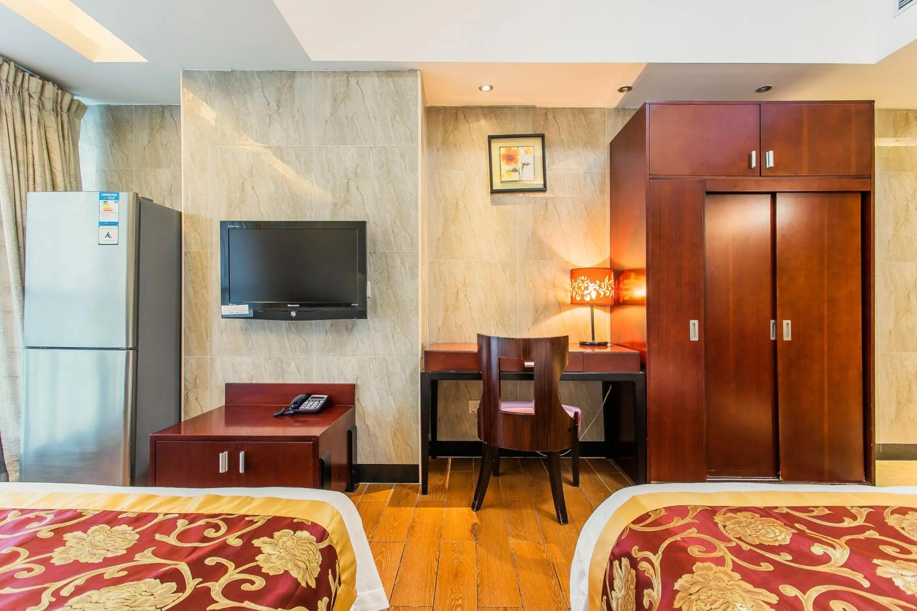 Grand Continental Apartment