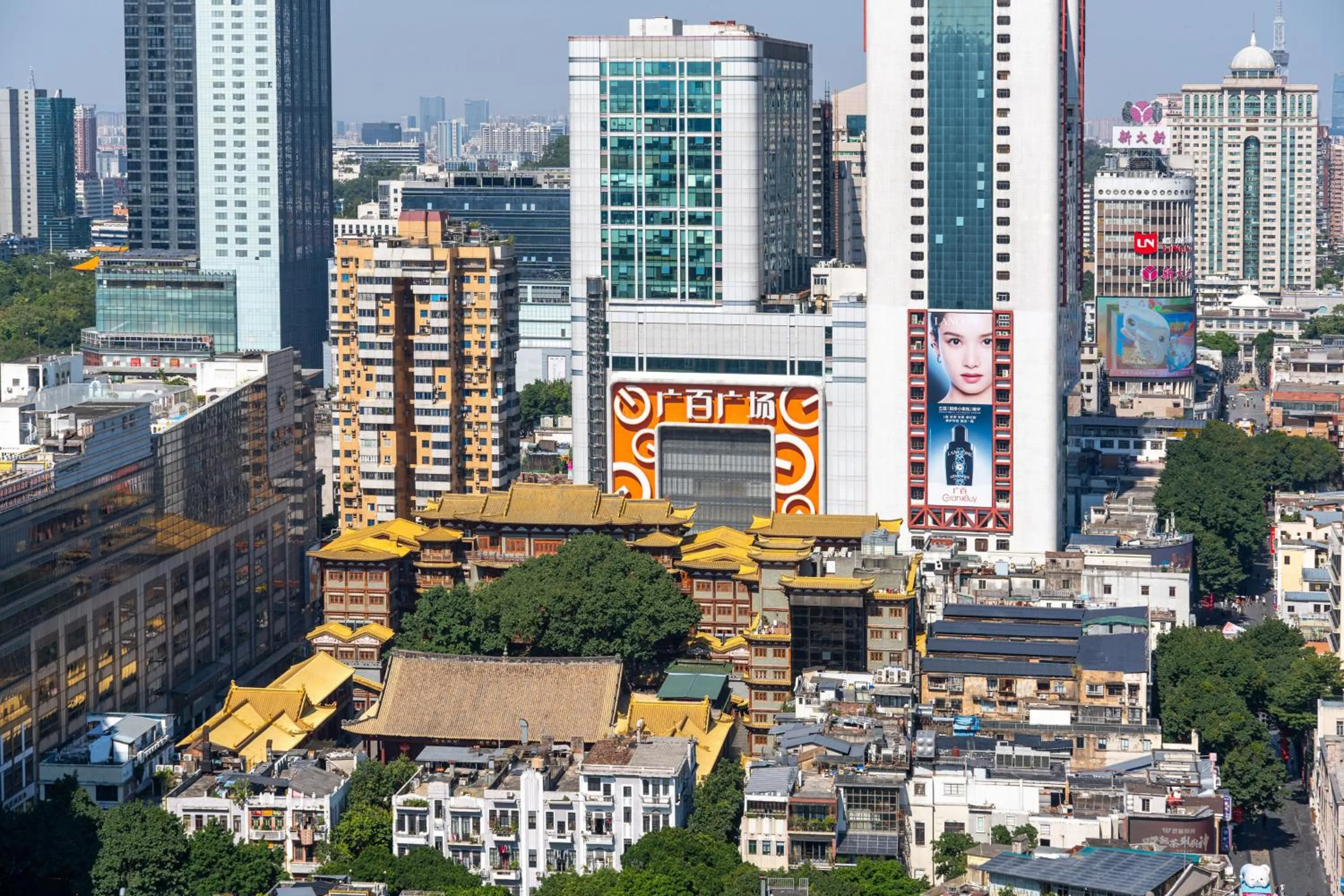 Grand Continental Apartment