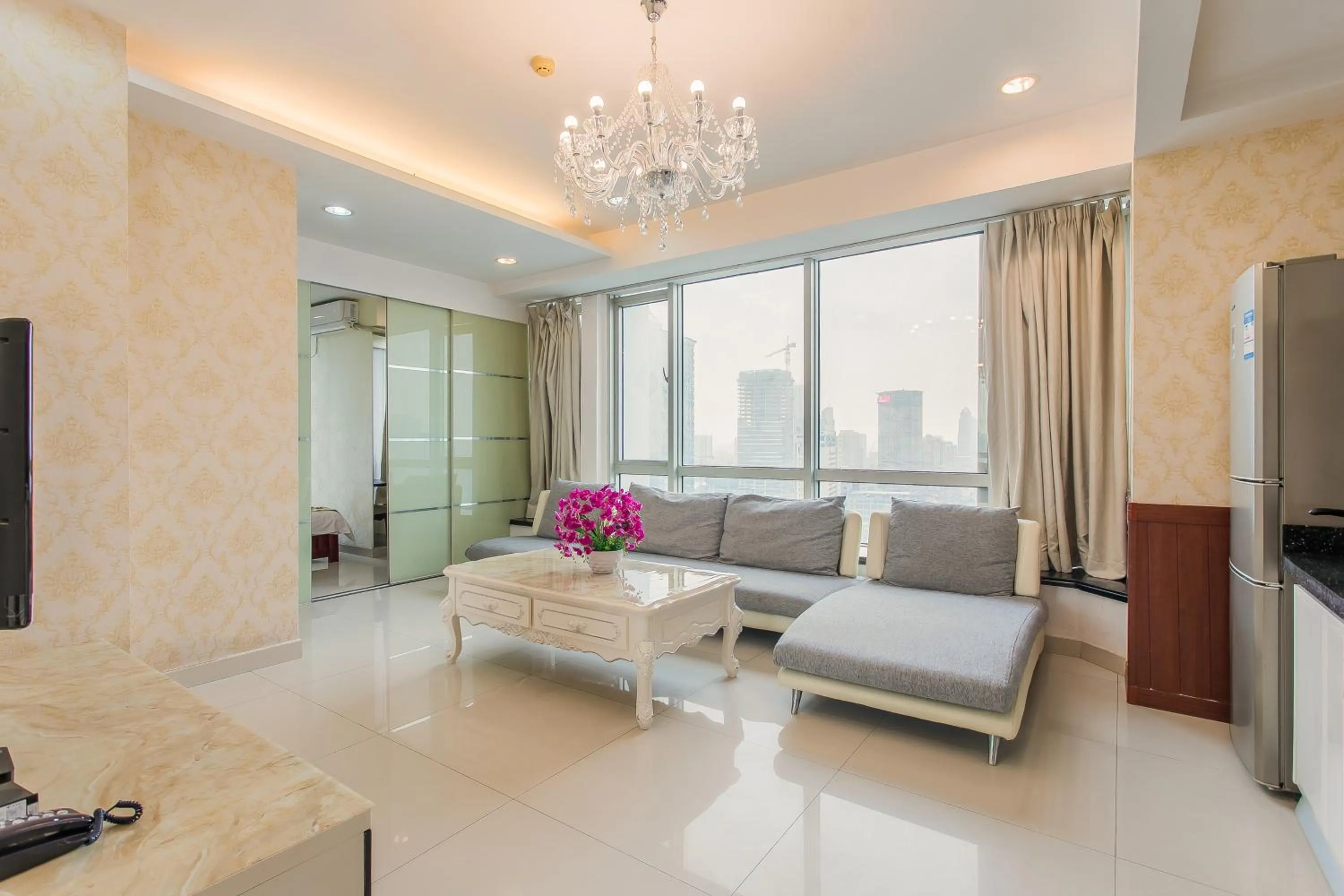 Grand Continental Apartment