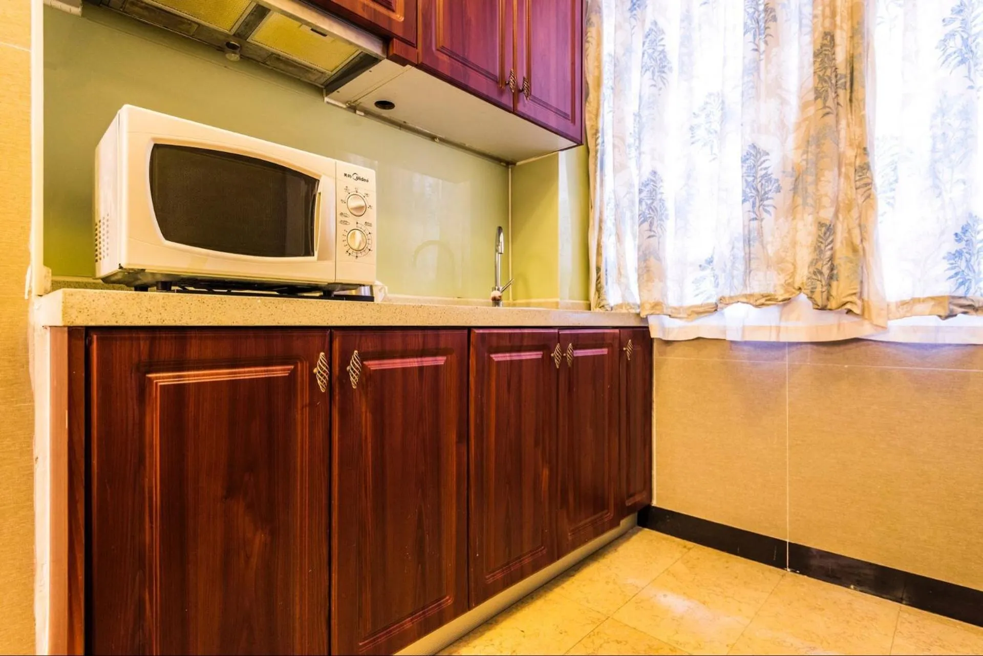 Grand Continental Apartment