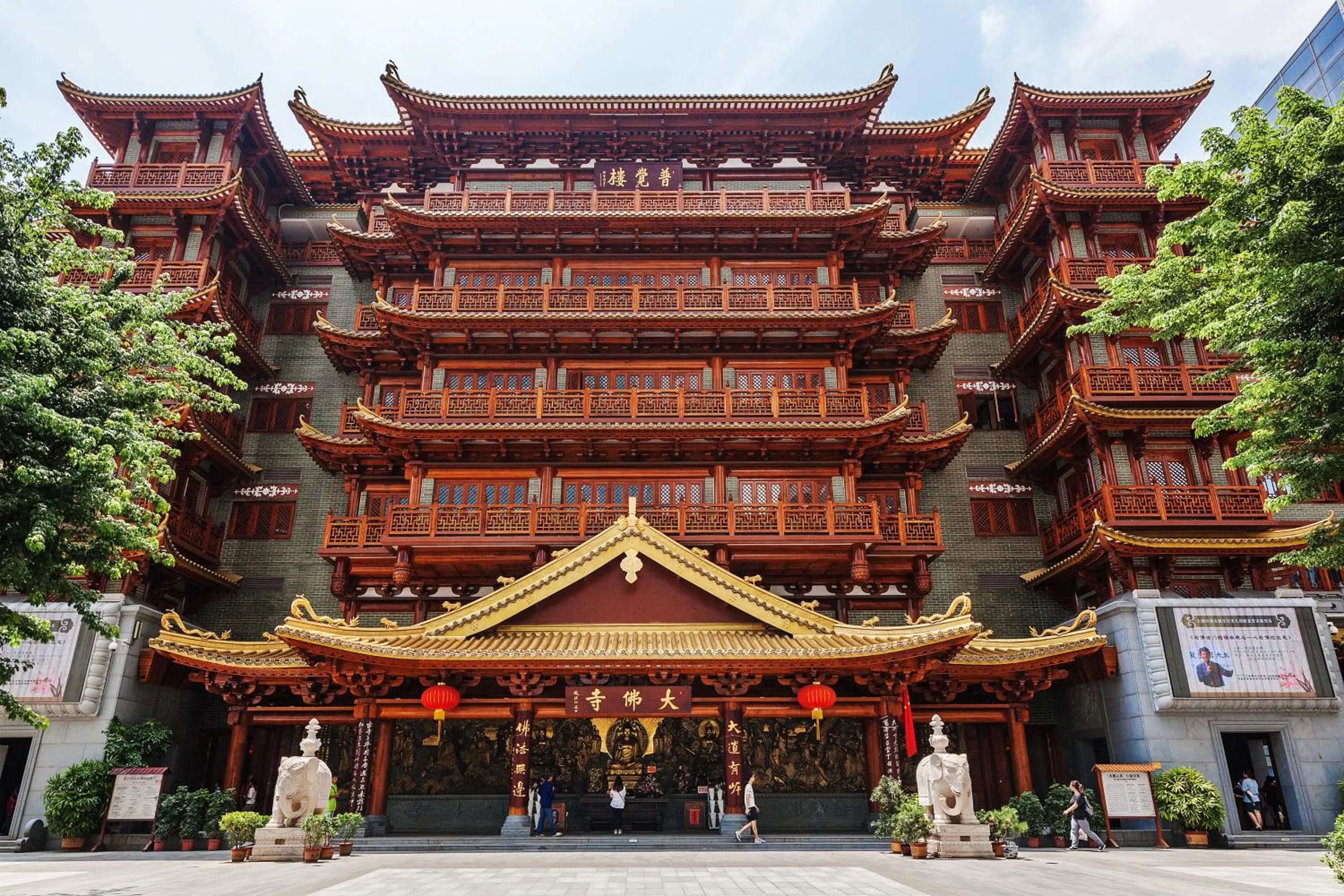 Grand Continental Apartment