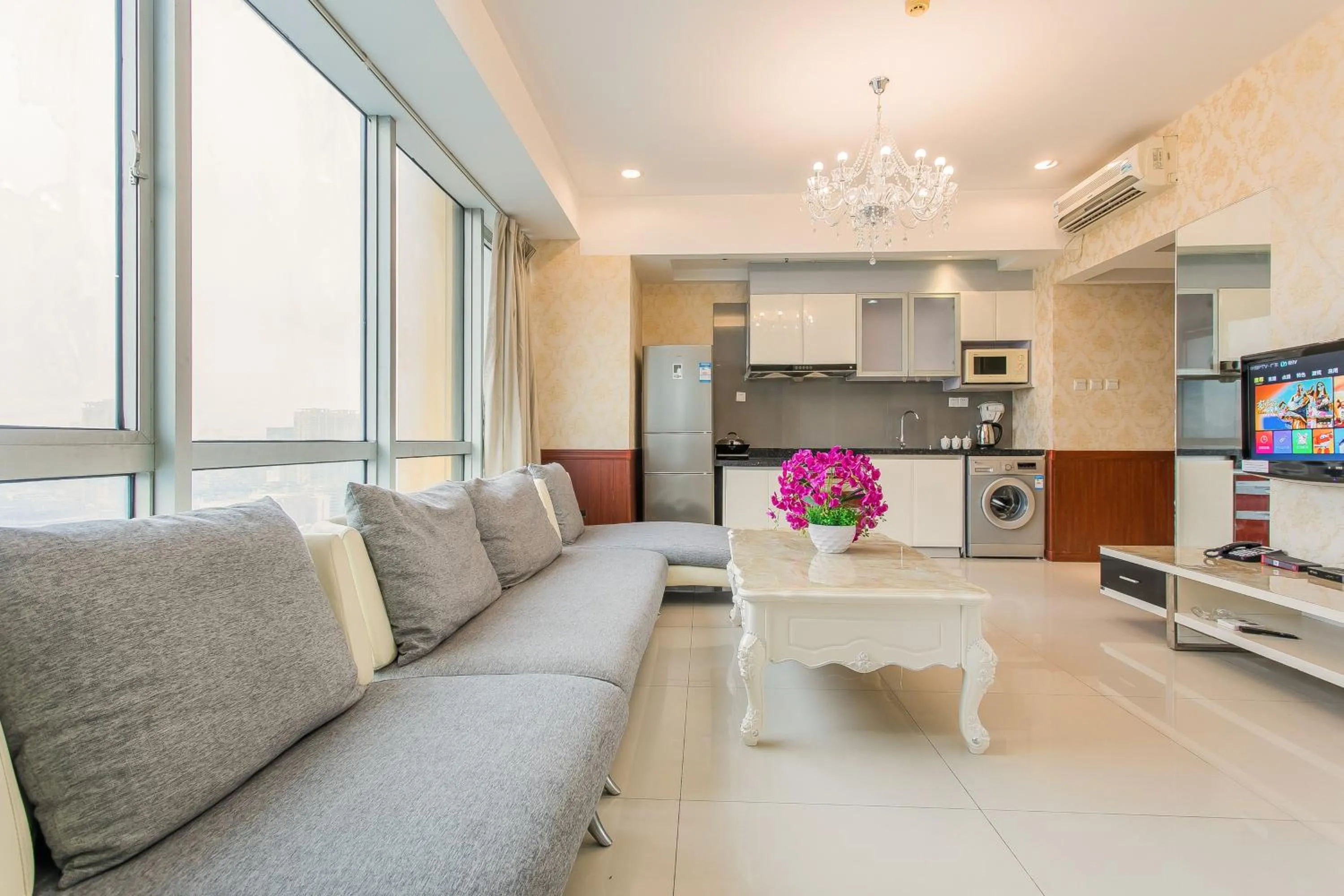 Grand Continental Apartment