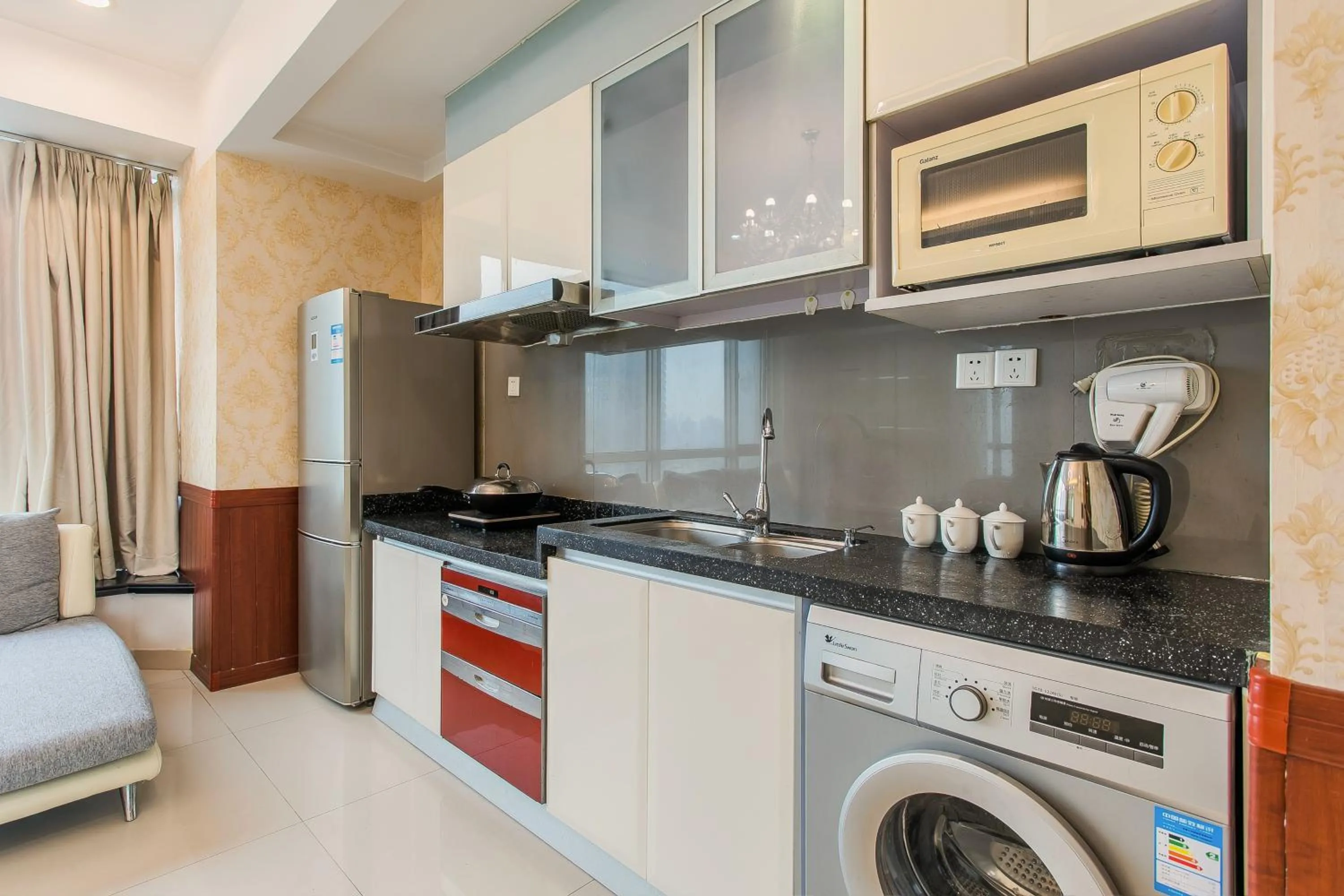 Grand Continental Apartment