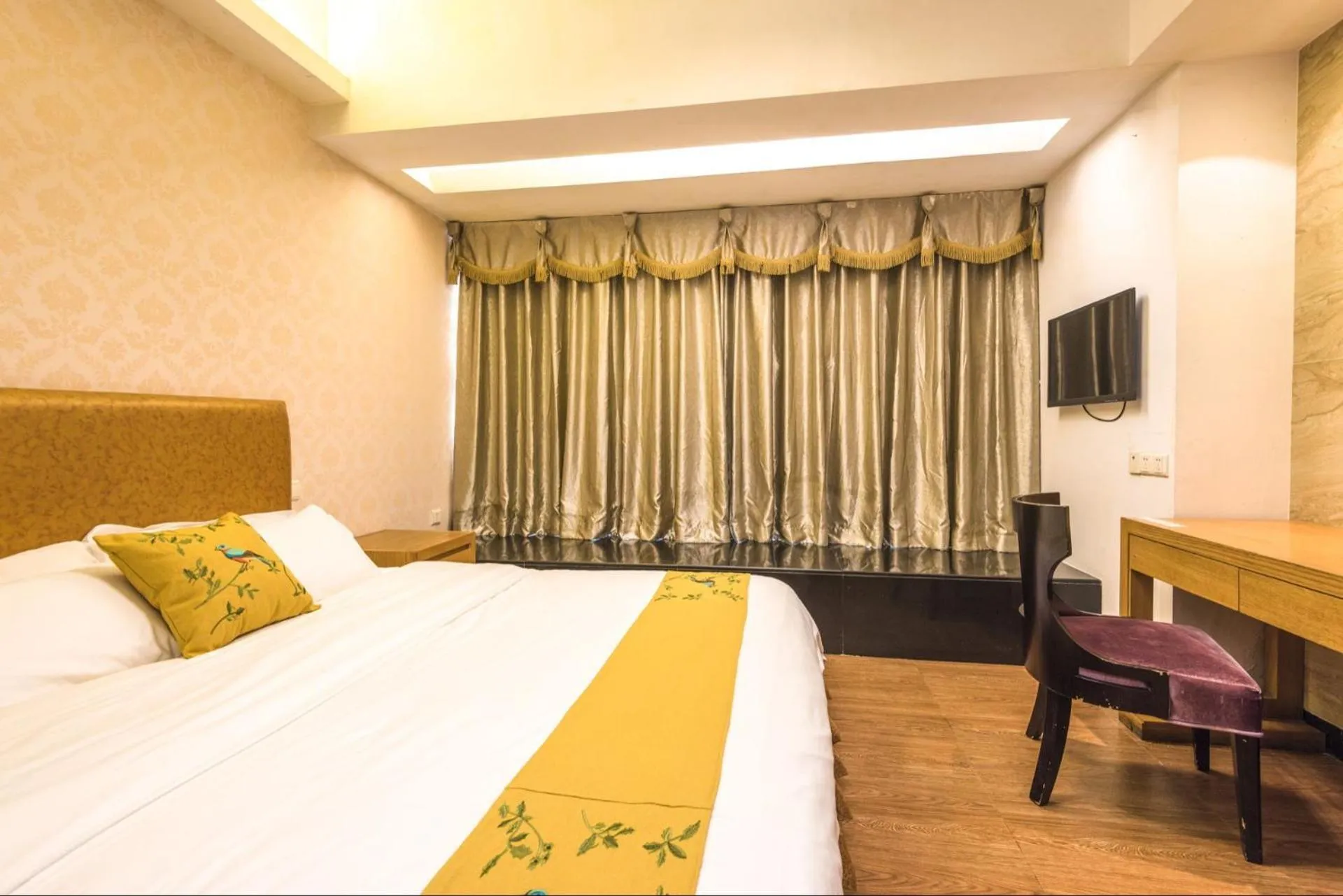 Bed in Grand Continental Apartment