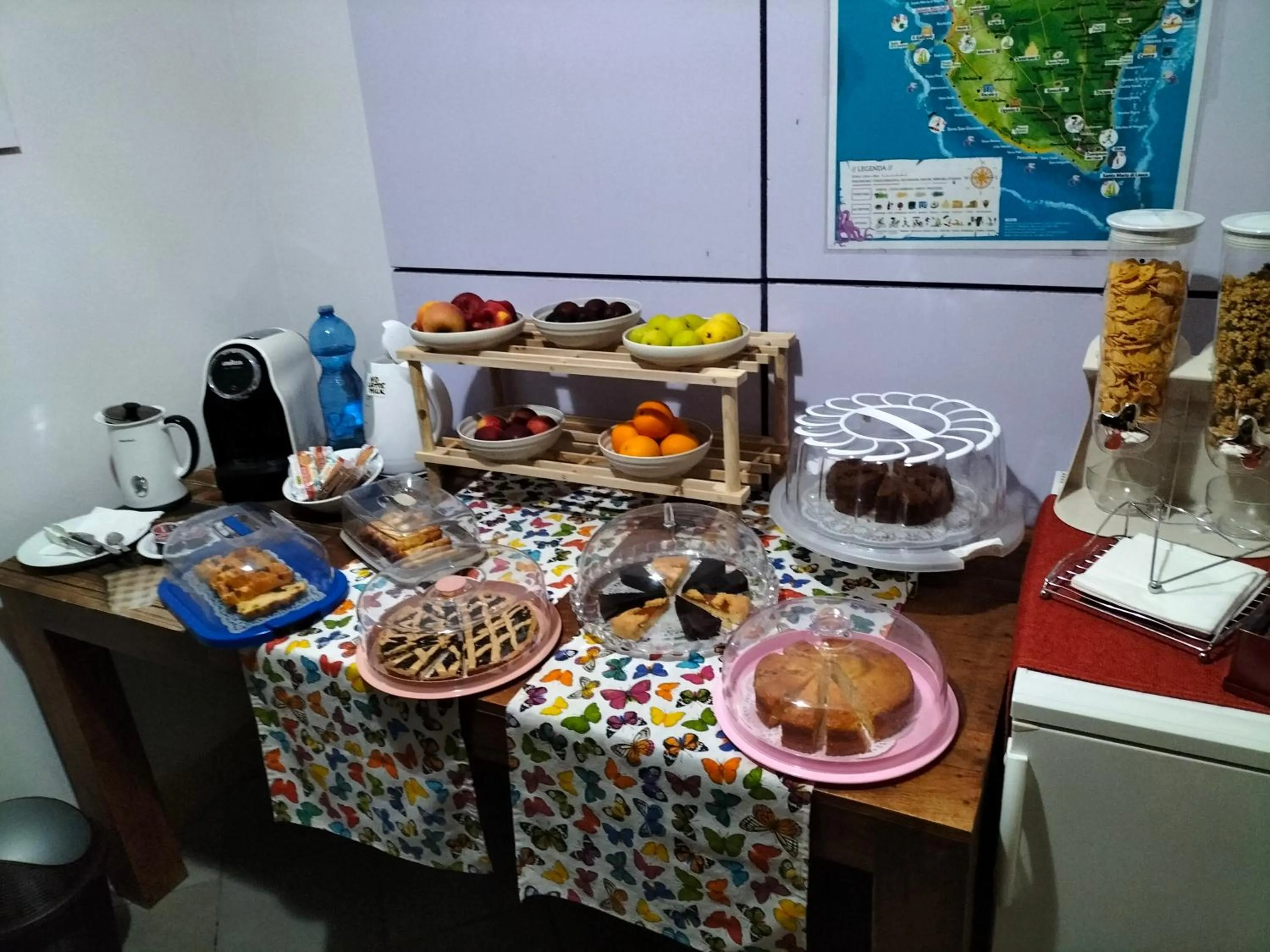 Continental breakfast in B&B Malennio