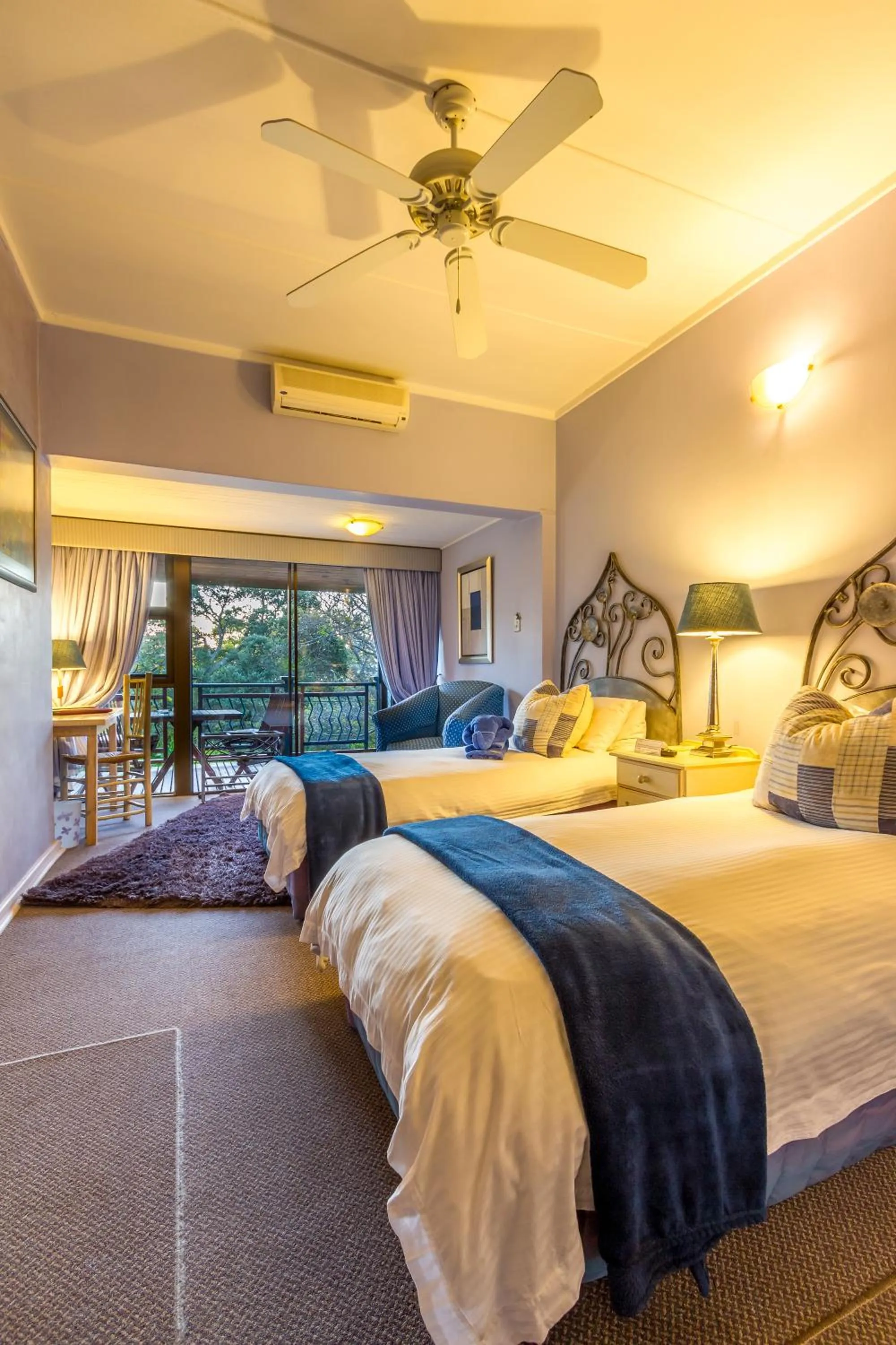 Photo of the whole room, Bed in Jörn's Gästehaus