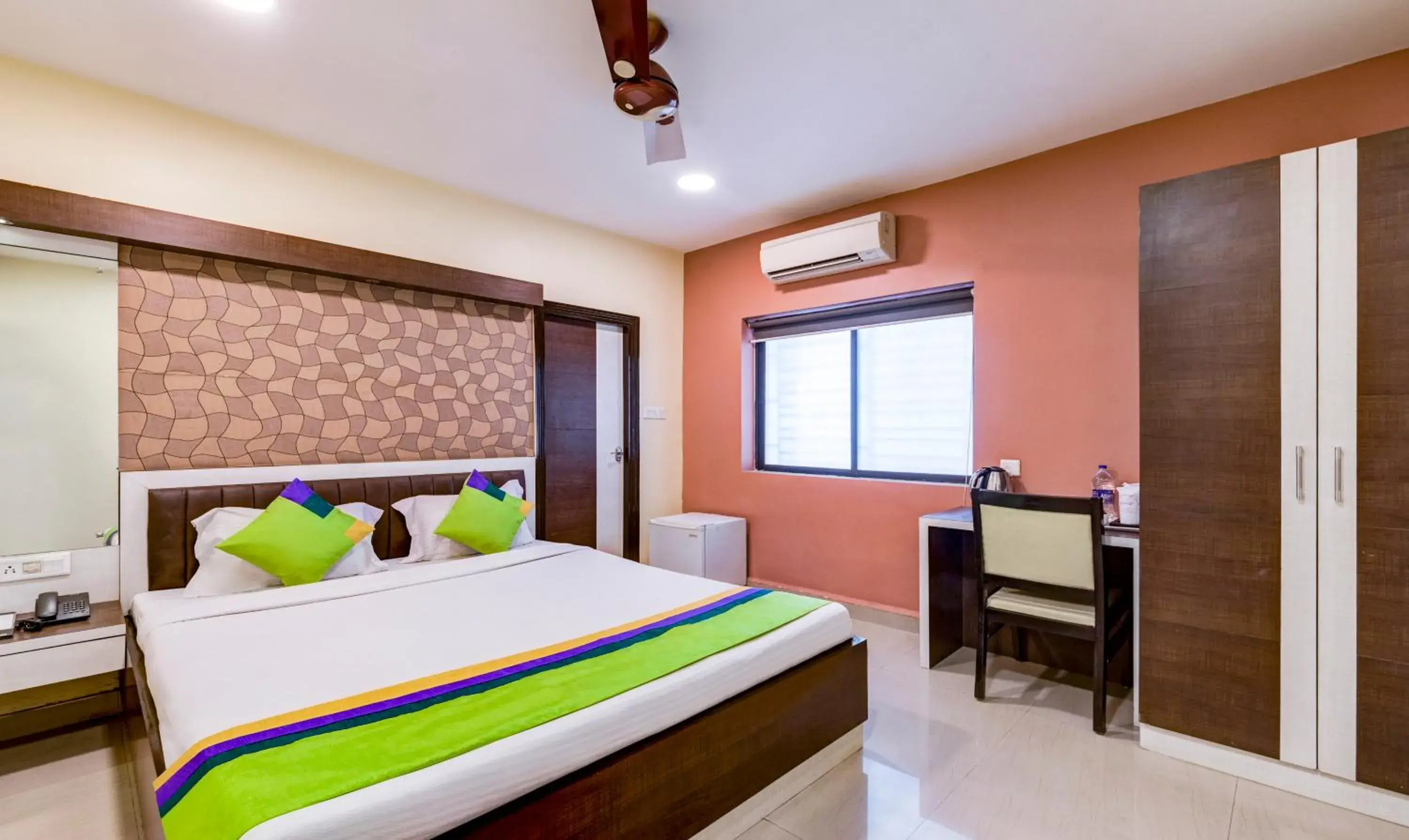Bedroom, Bed in Treebo Pawan Putra Bedroom, Bed in Treebo Pawan Putra