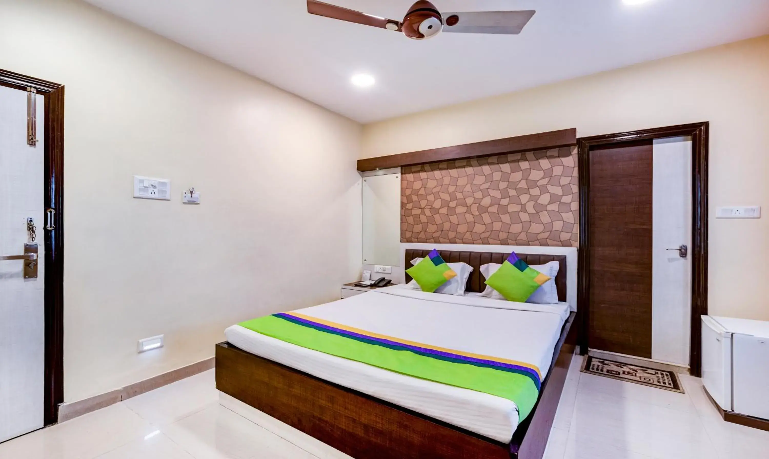 Bedroom, Bed in Treebo Pawan Putra Bedroom, Bed in Treebo Pawan Putra