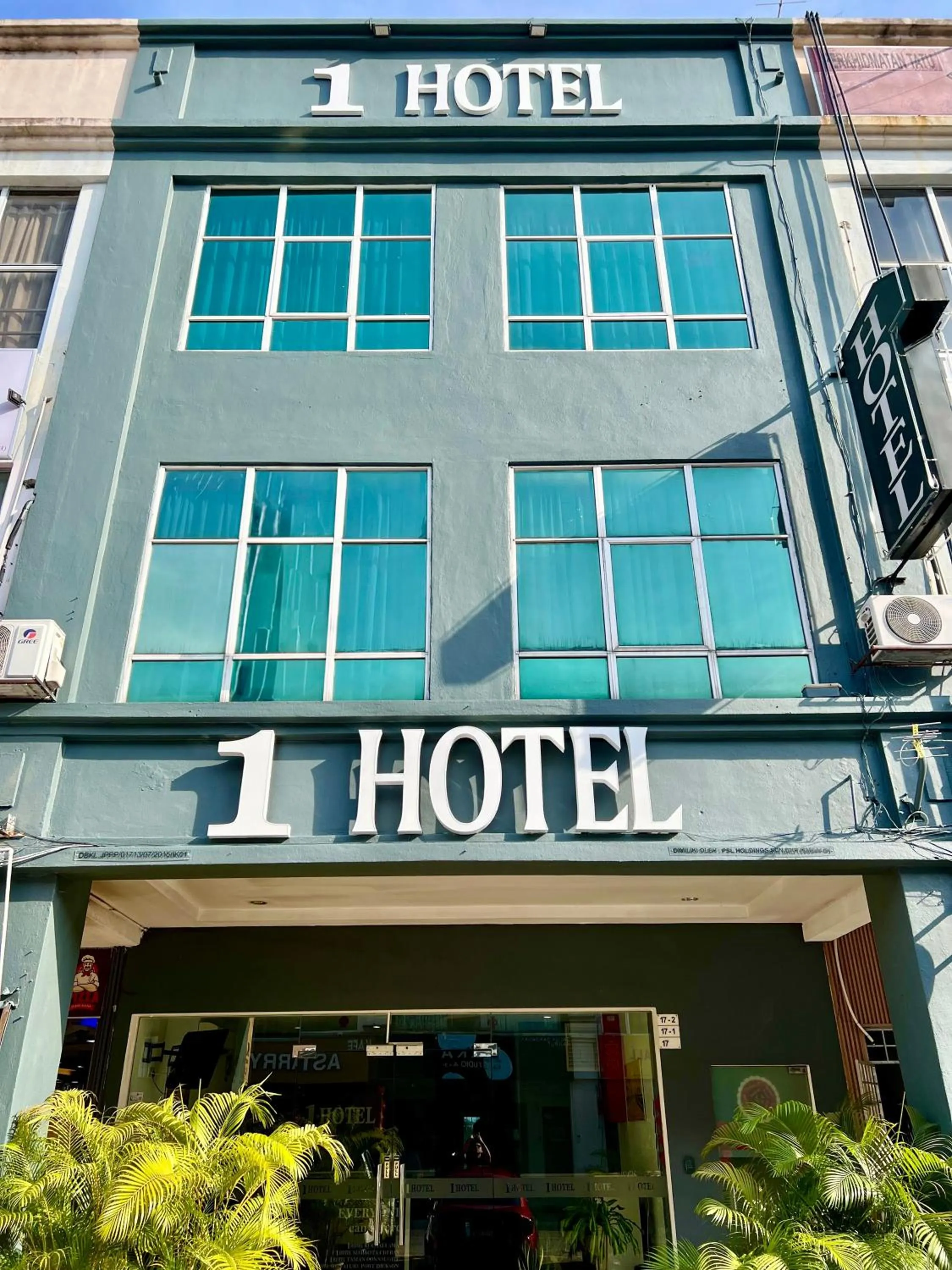 1 Hotel Taman Connaught