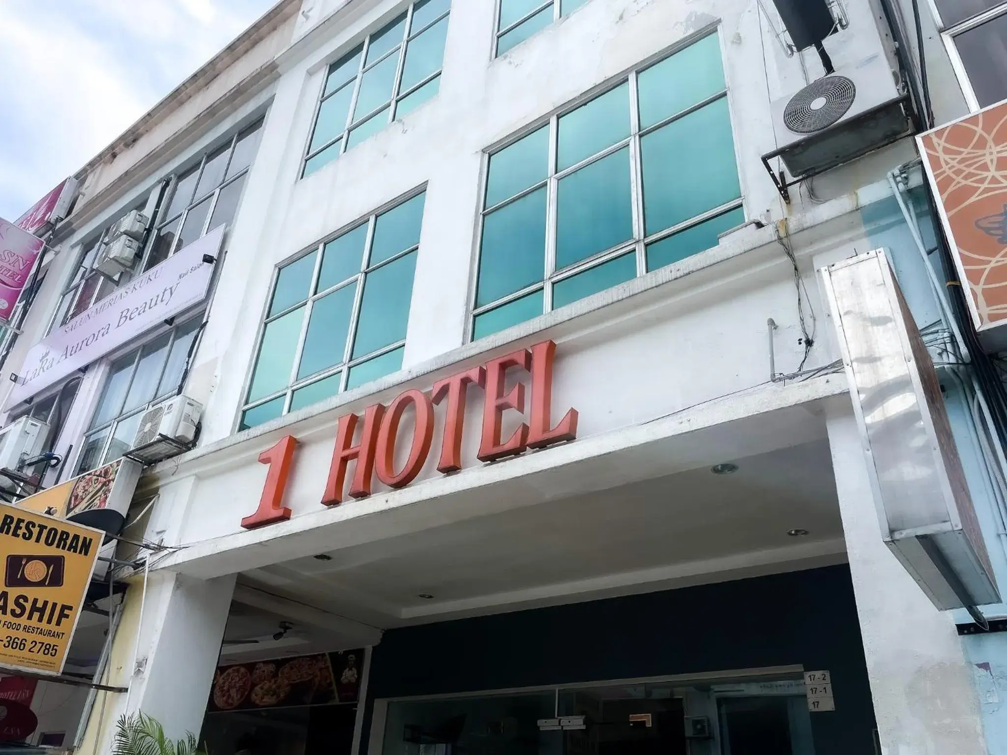 Property building in 1 Hotel Taman Connaught Property building in 1 Hotel Taman Connaught