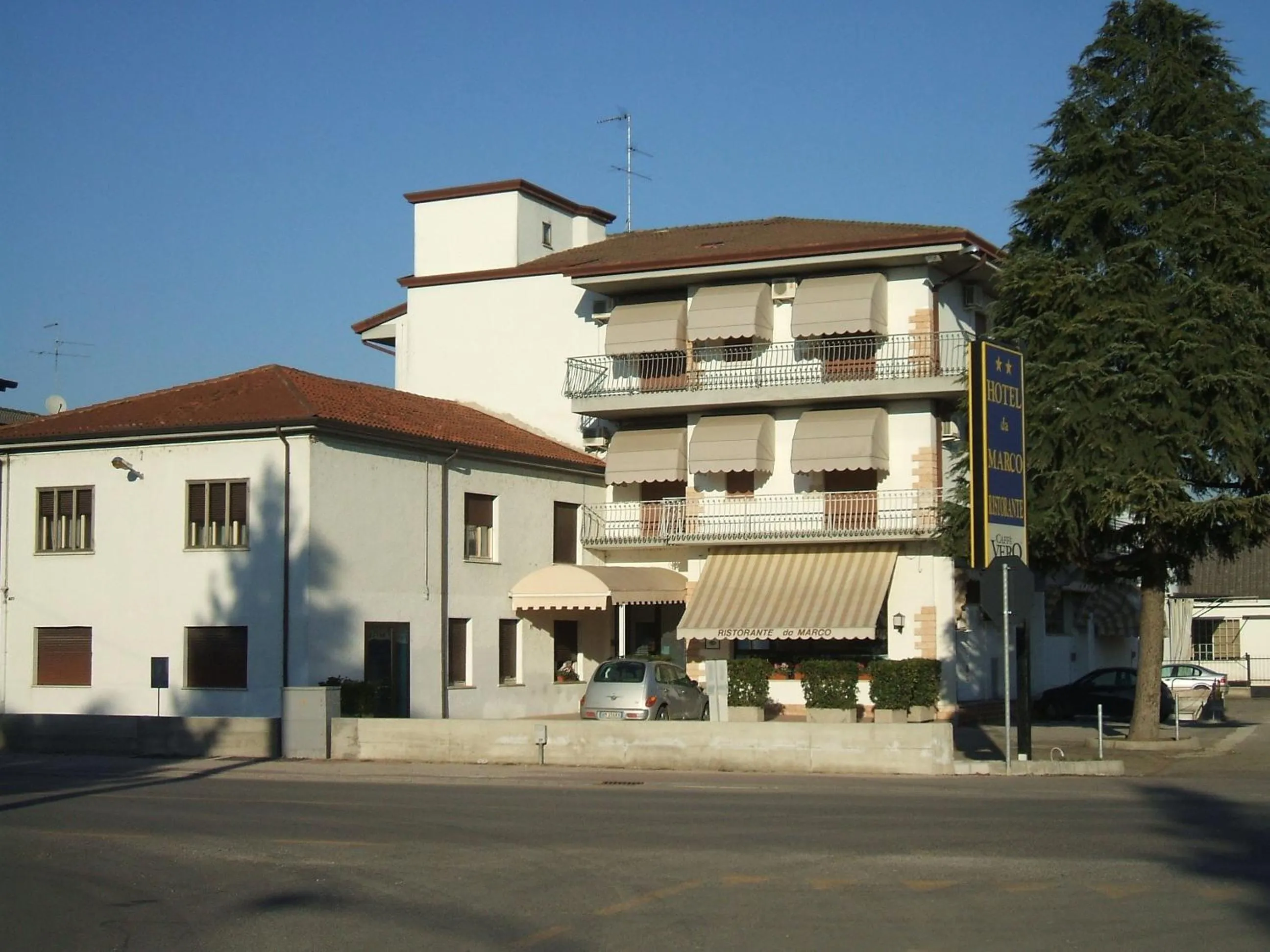 Property building in Hotel Ristorante Da Gianni