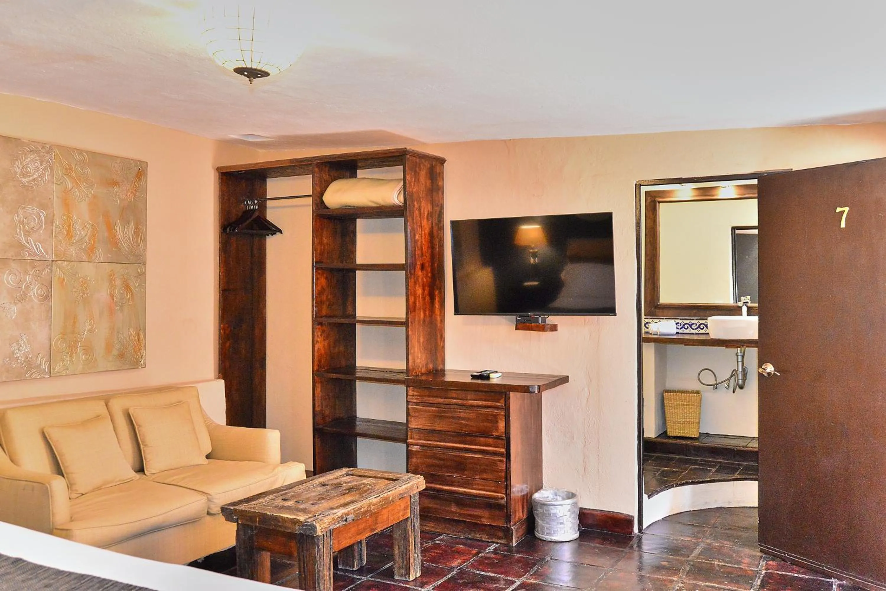 Photo of the whole room in Hotel Mesones 49