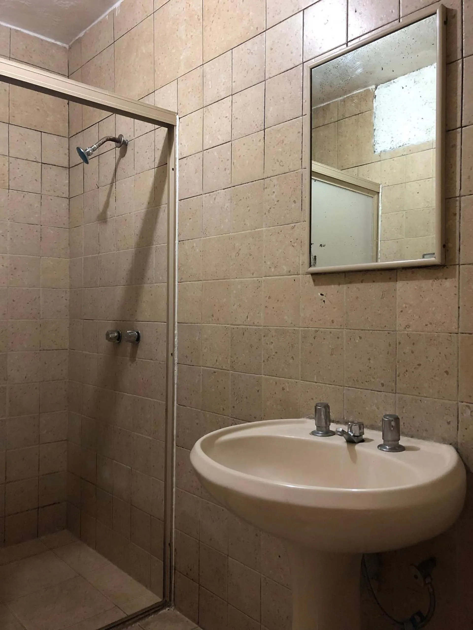 Bathroom in Hotel Regis