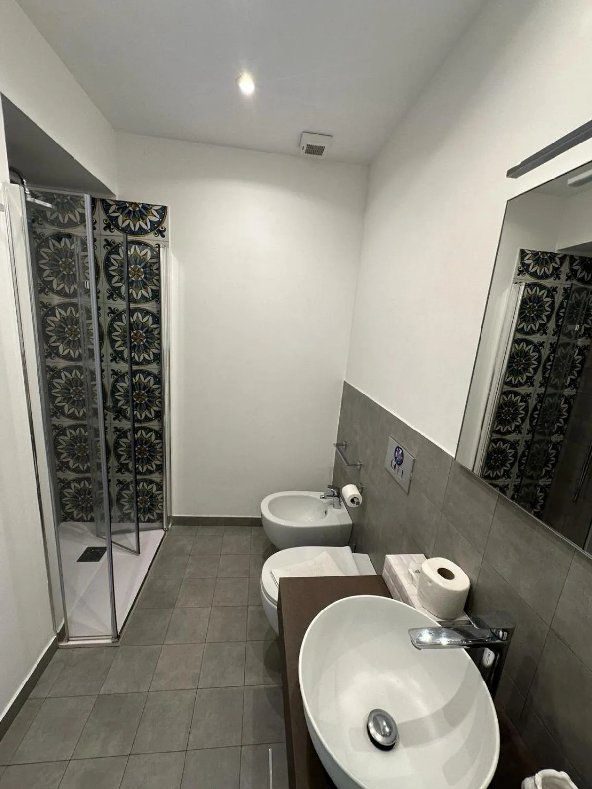 Shower in Sikelia-sicilian rooms