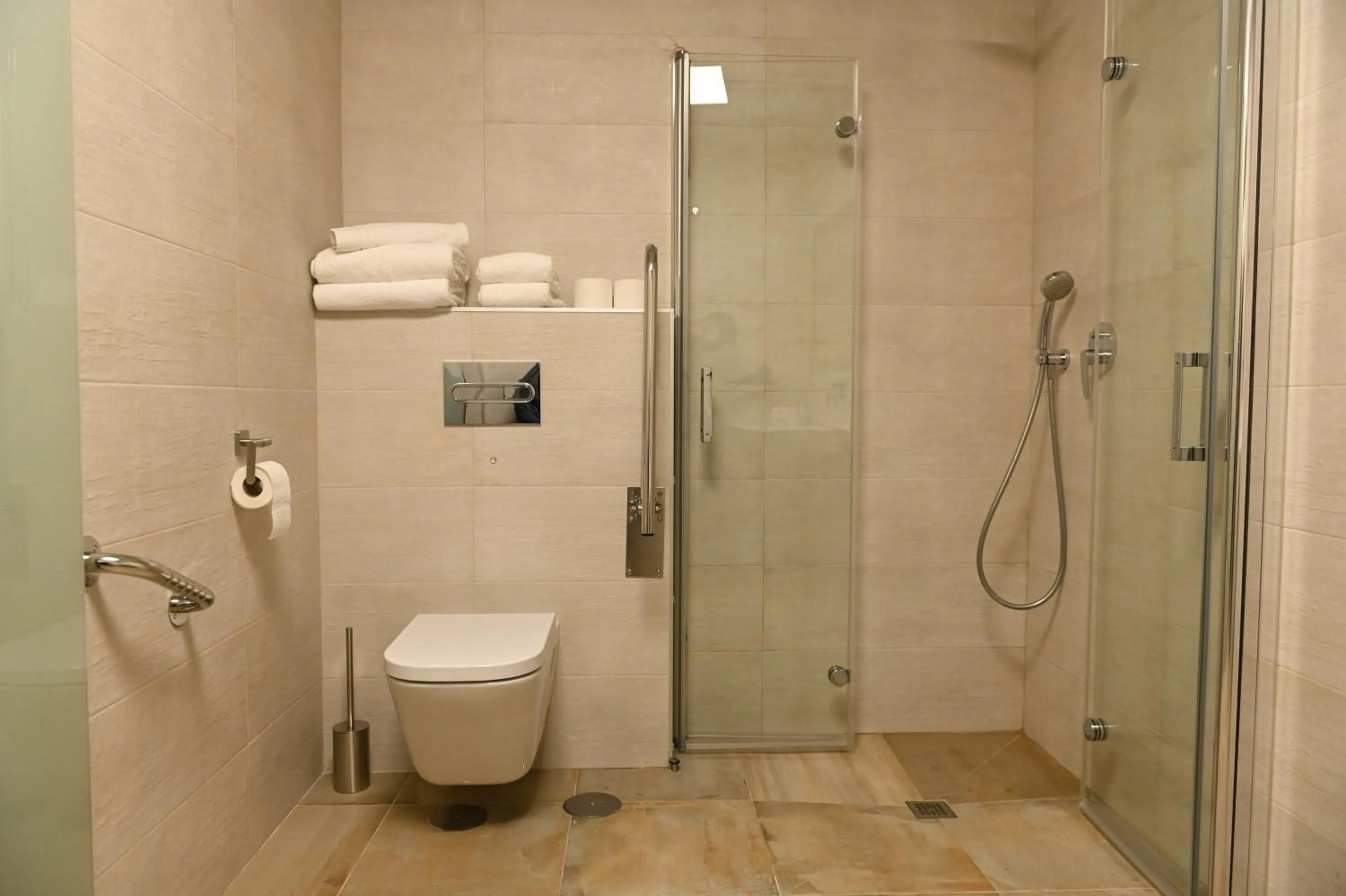 Shower in Palacete 1620, Premium Suites, Only adults