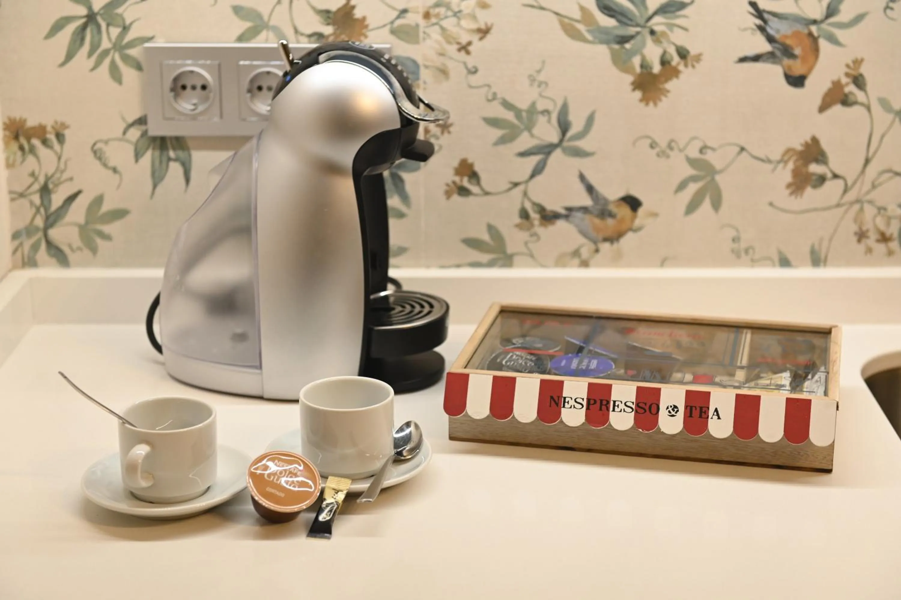 Coffee/tea facilities in Palacete 1620, Premium Suites, Only adults