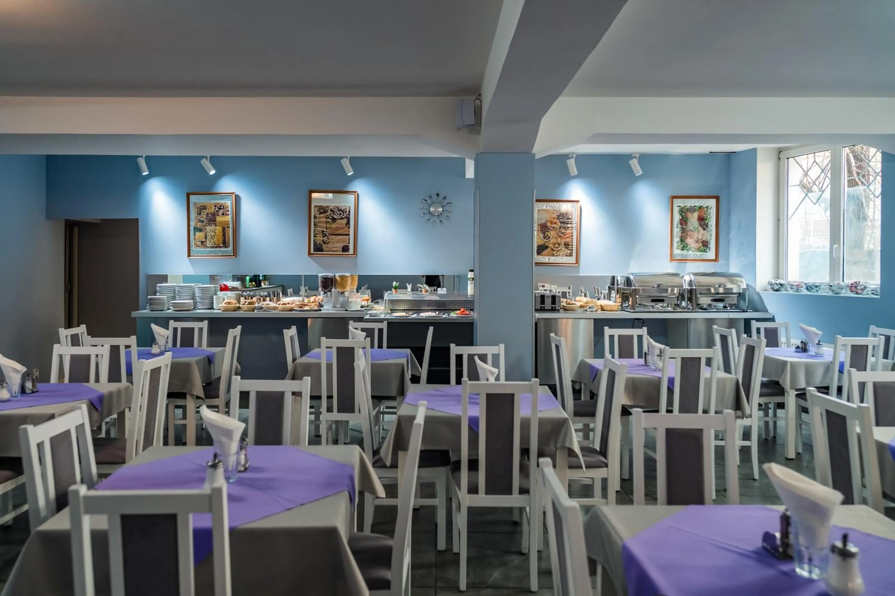 Restaurant/places to eat in Hotel Otakar