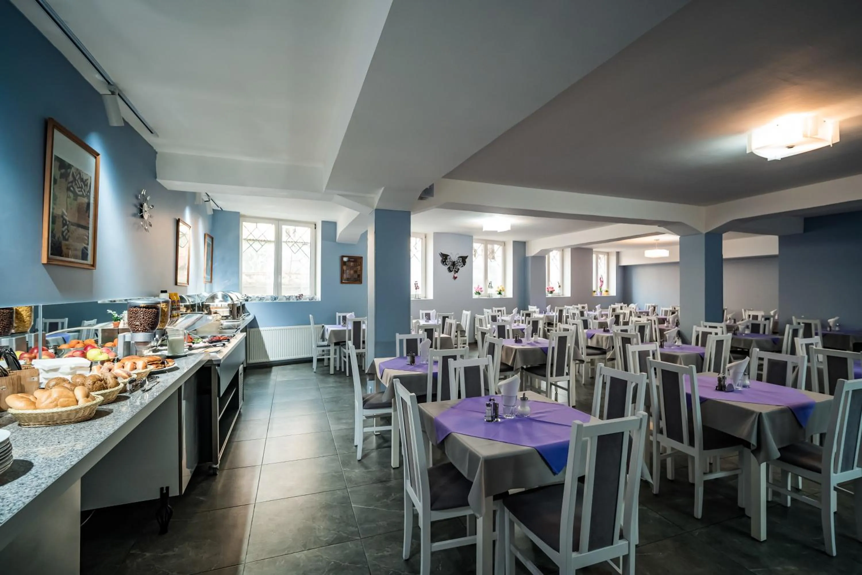 Restaurant/places to eat in Hotel Otakar