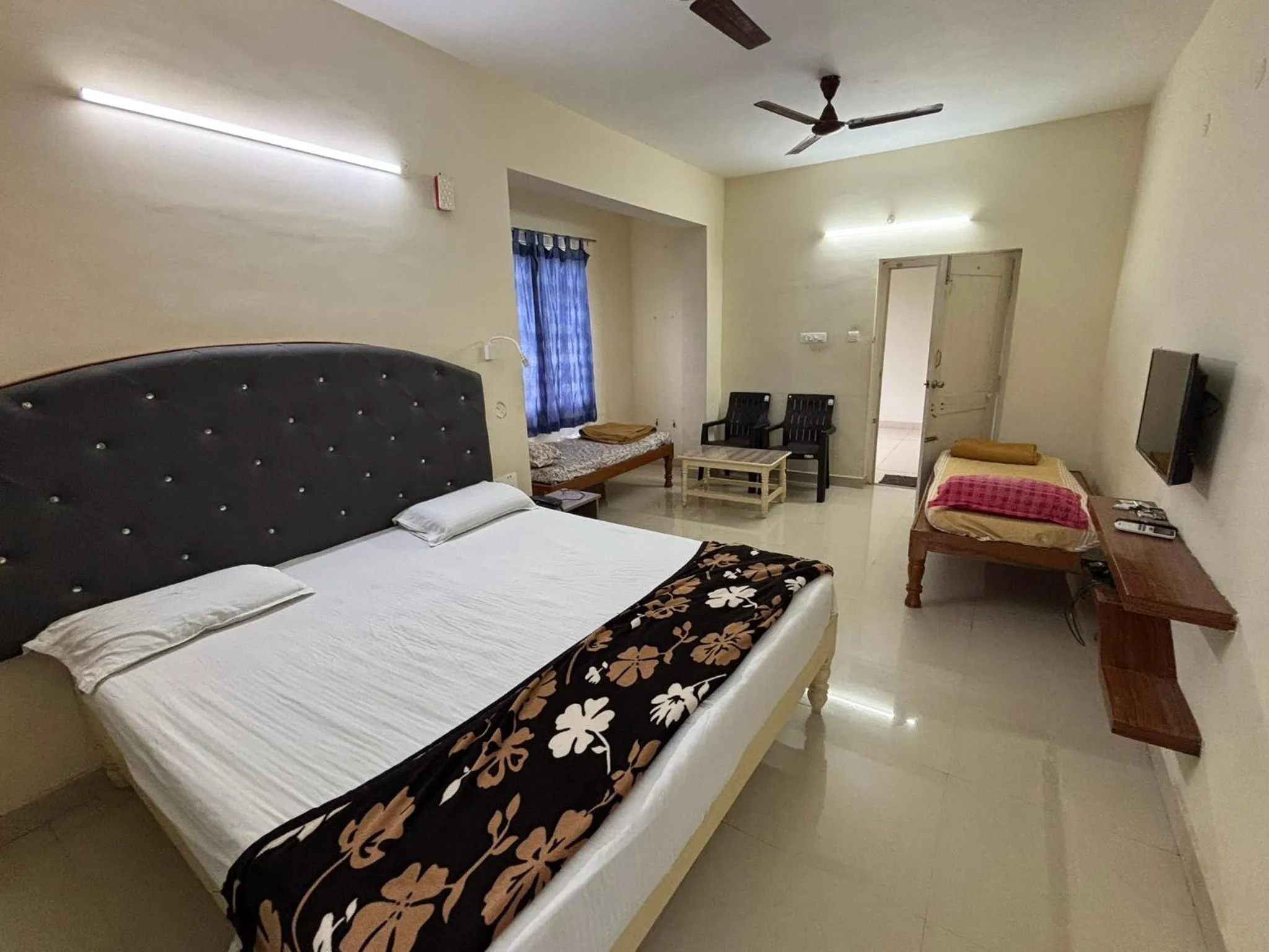 Bed in Srinivasa Hotel