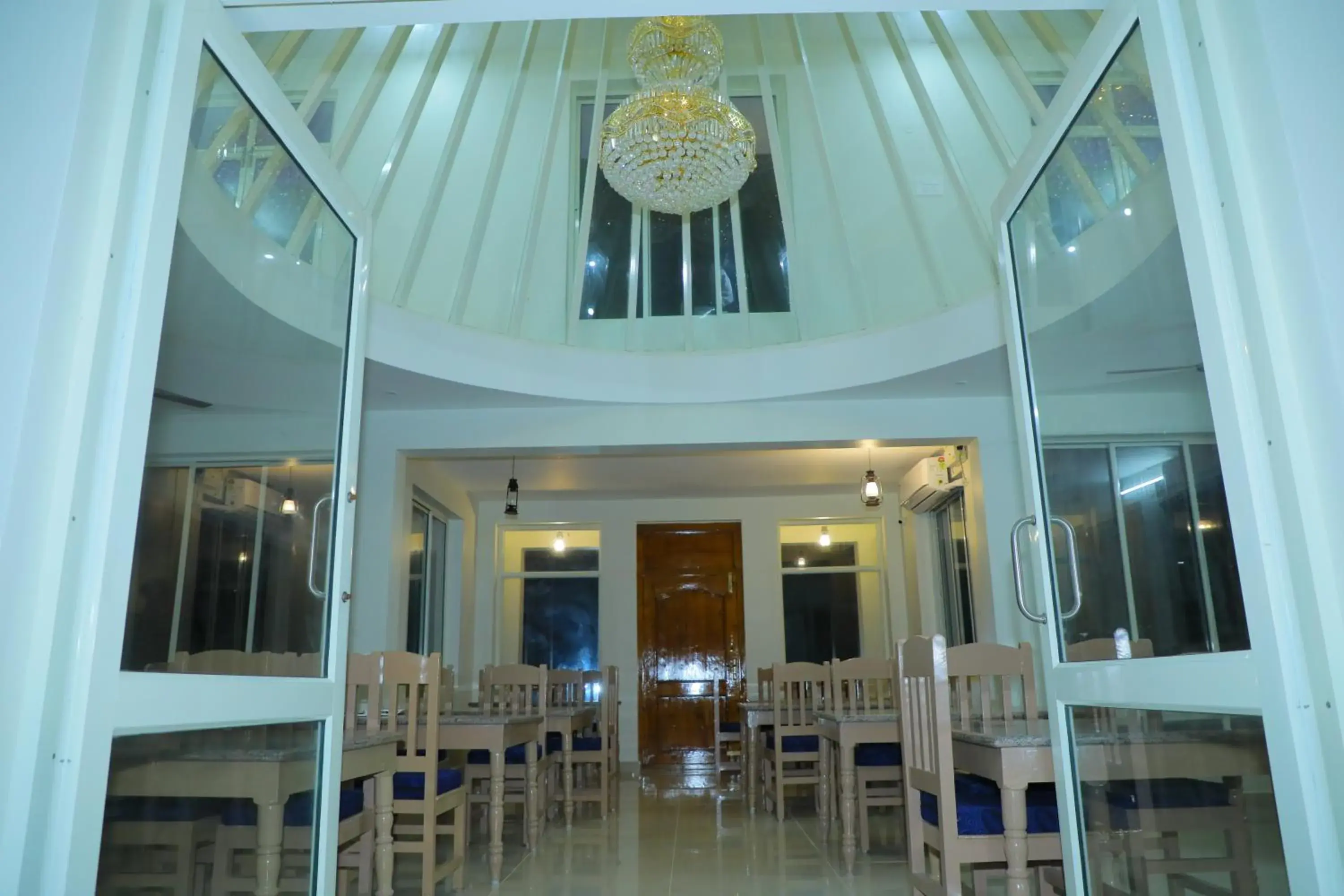 Restaurant/places to eat in Srinivasa Hotel Restaurant/places to eat in Srinivasa Hotel