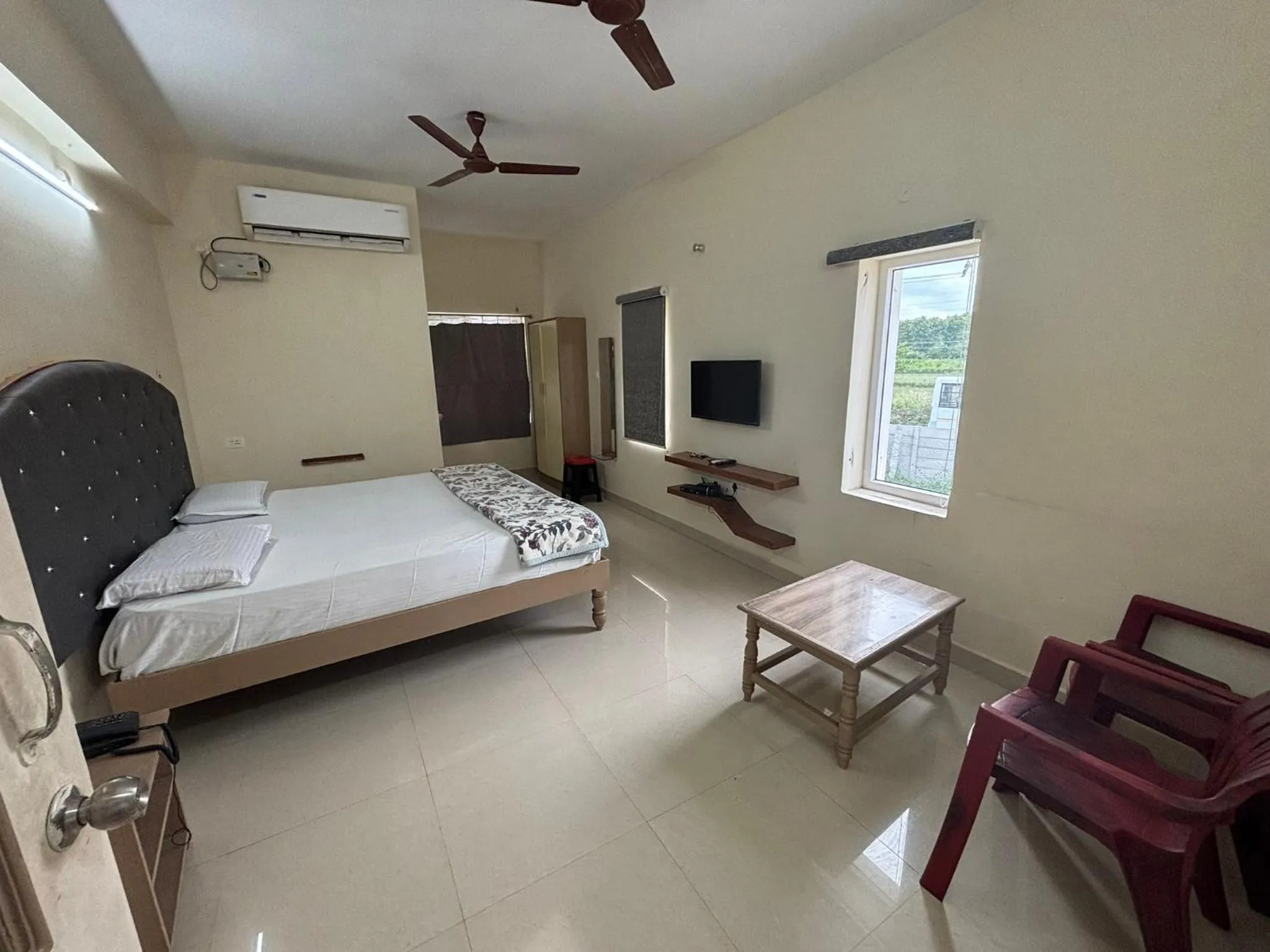 Bed in Srinivasa Hotel