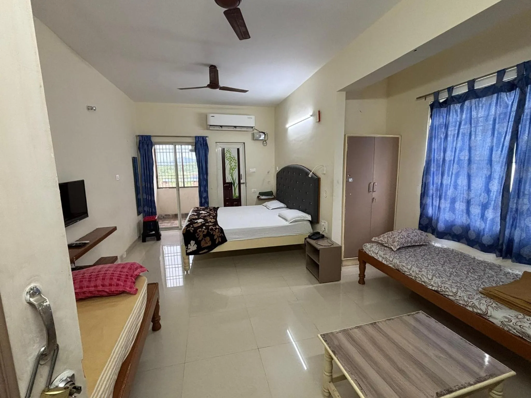 Bed in Srinivasa Hotel