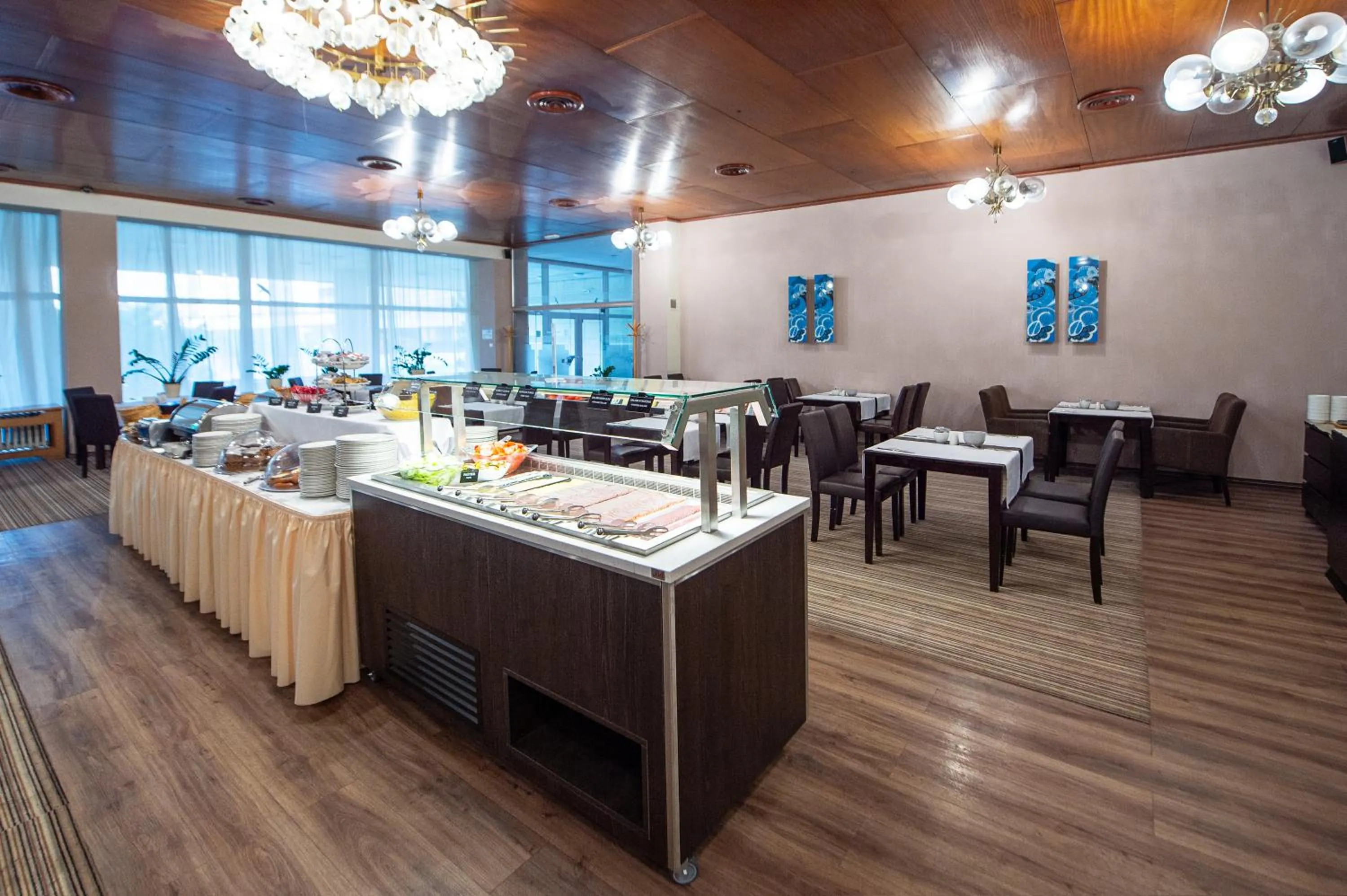 Restaurant/places to eat in Hotel Cascade