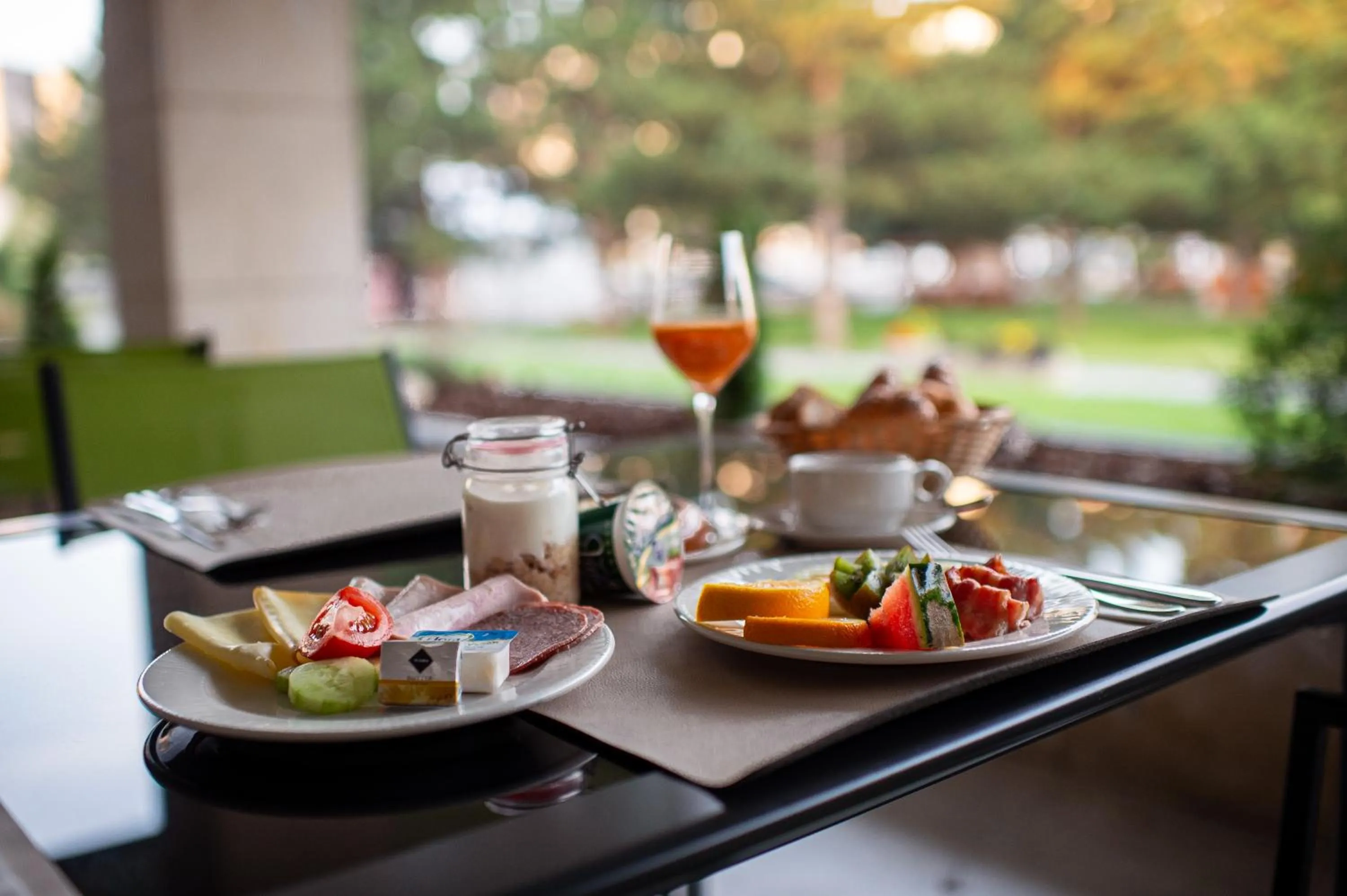 Restaurant/places to eat in Hotel Cascade