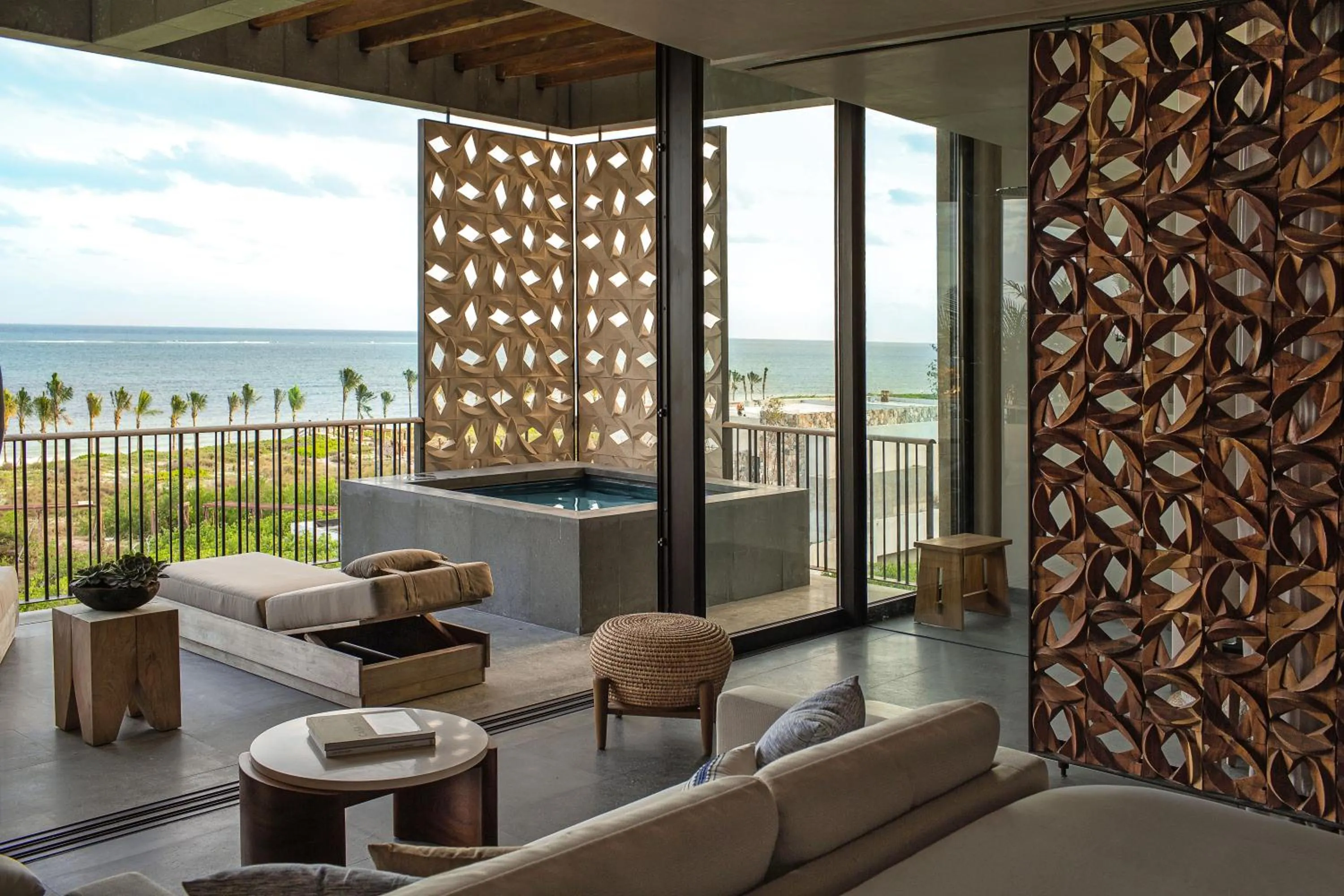 Shower in Etéreo, Auberge Collection