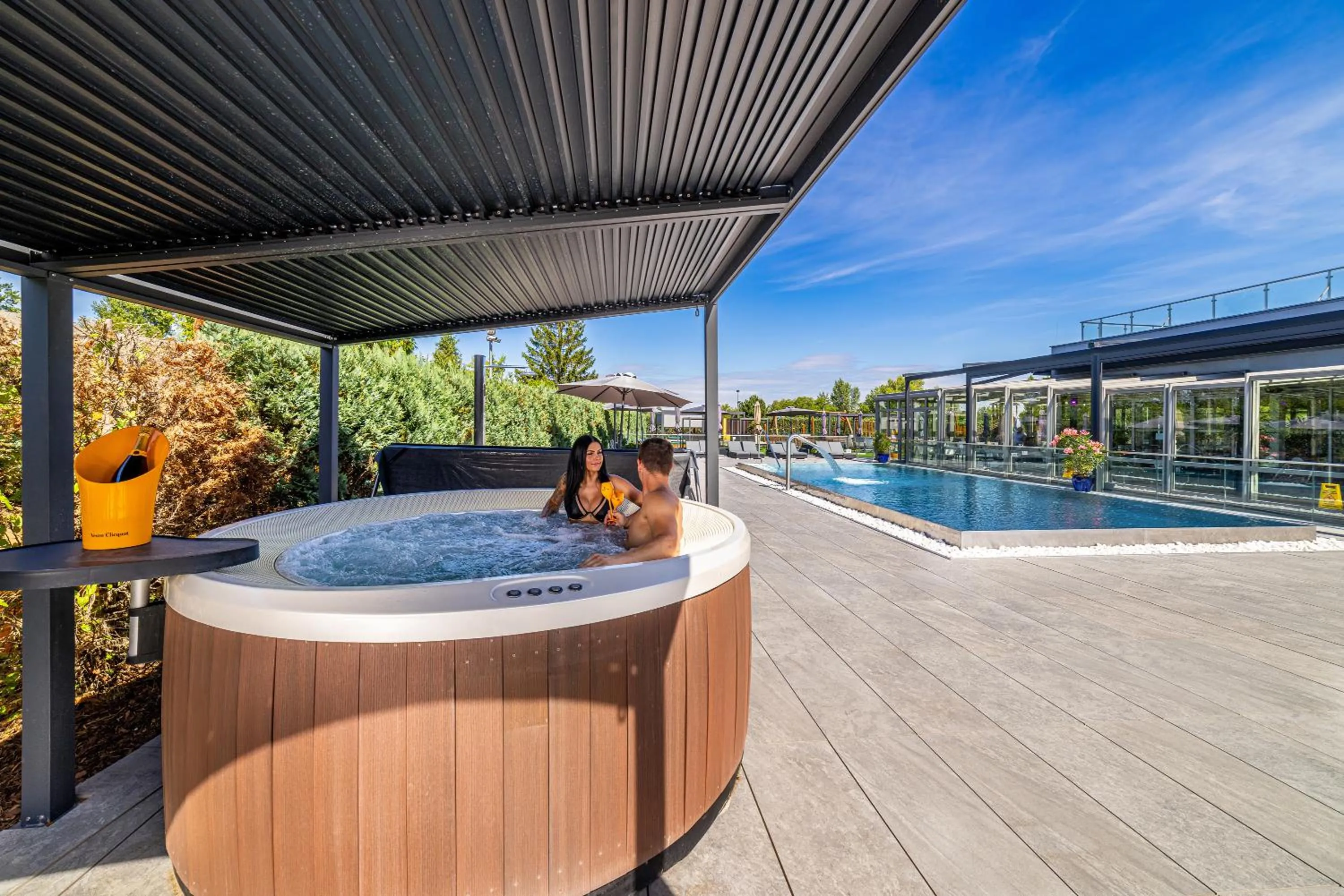 Hot Tub in Hotel Aura Design & Garden Pool